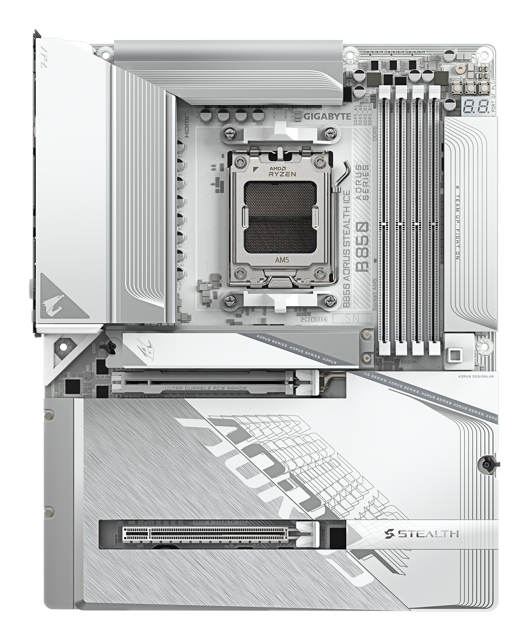 Une carte mère blanche et argentée avec des composants, dont une prise CPU étiquetée AM5 et le logo Gigabyte.