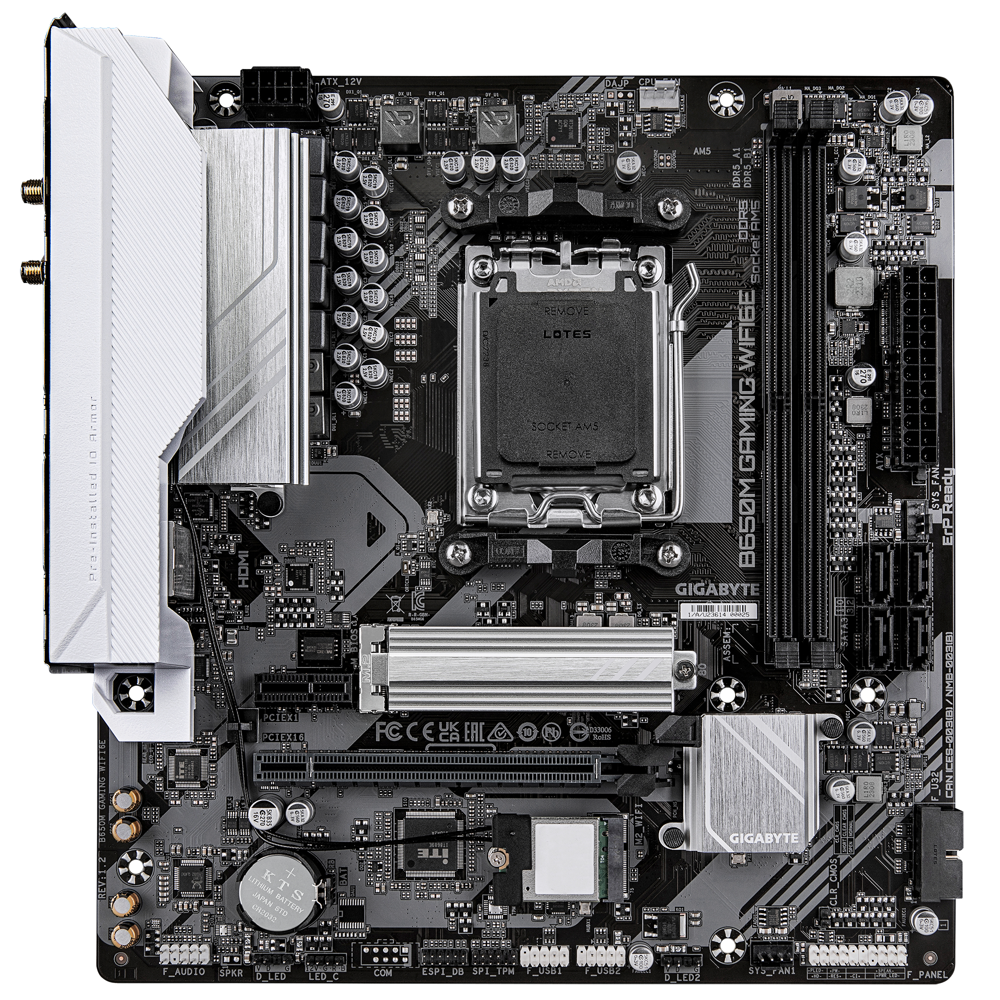 Een zwart-grijze computer moederbord met verschillende componenten, waaronder een CPU-socket en uitbreidingsslots.