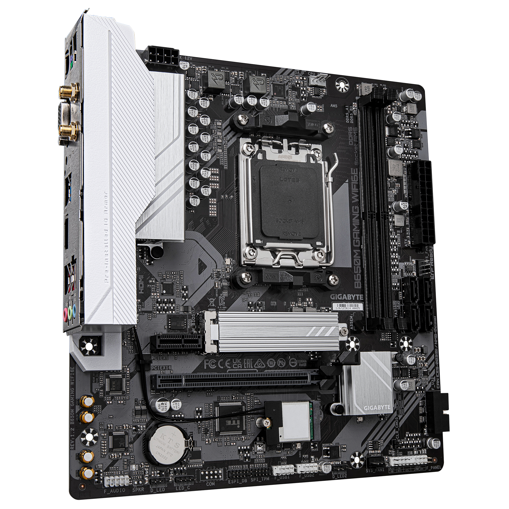 Een zwart-grijze moederbord met diverse componenten, waaronder een CPU-socket, RAM-sleuven en een batterij.