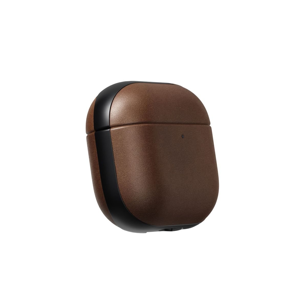Una custodia AirPods in pelle marrone con dettagli neri su sfondo bianco. La custodia è chiusa e leggermente angolata.