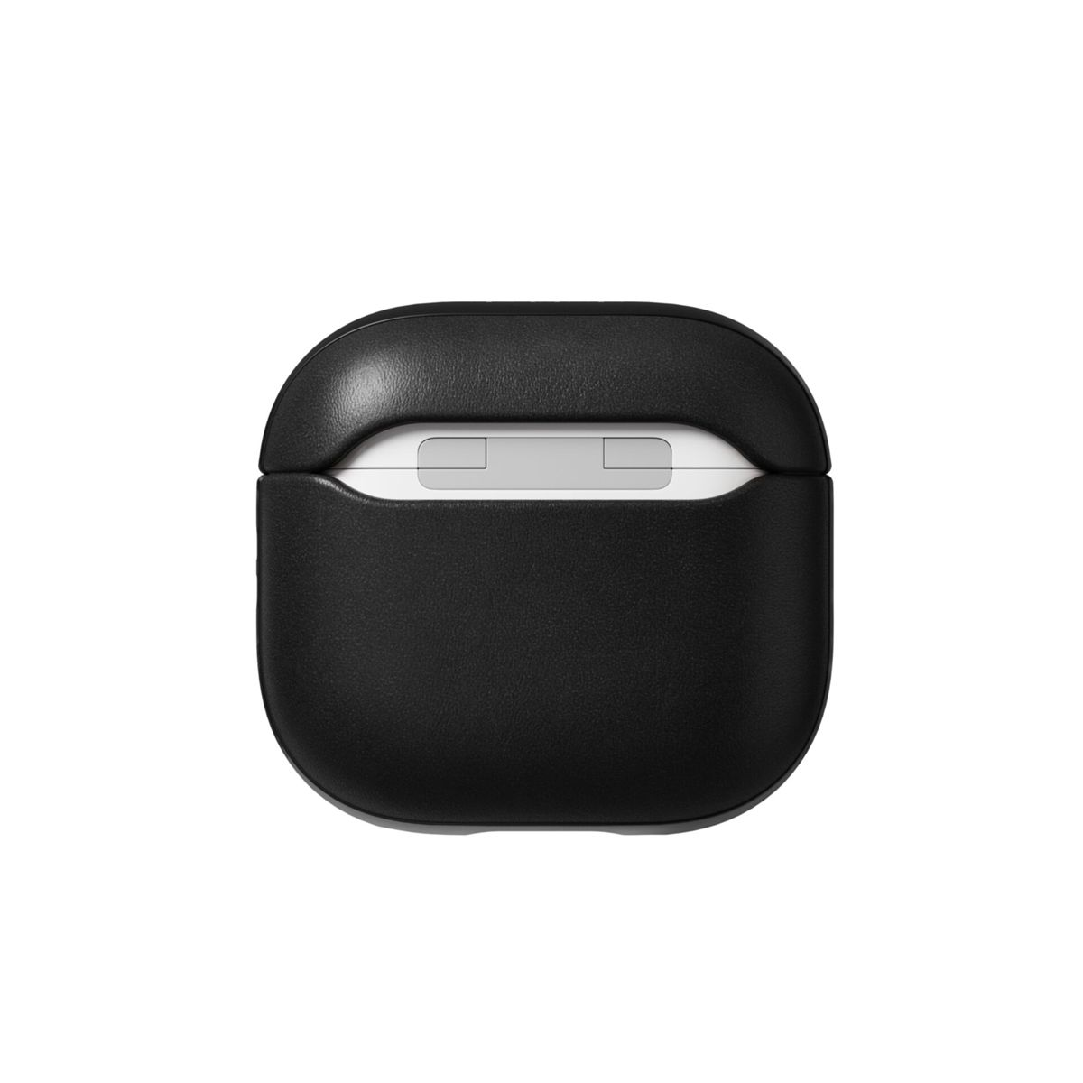 Una custodia in pelle nera per AirPods Pro. La custodia è aperta, rivelando l'interno bianco e la porta di ricarica. È su sfondo bianco.