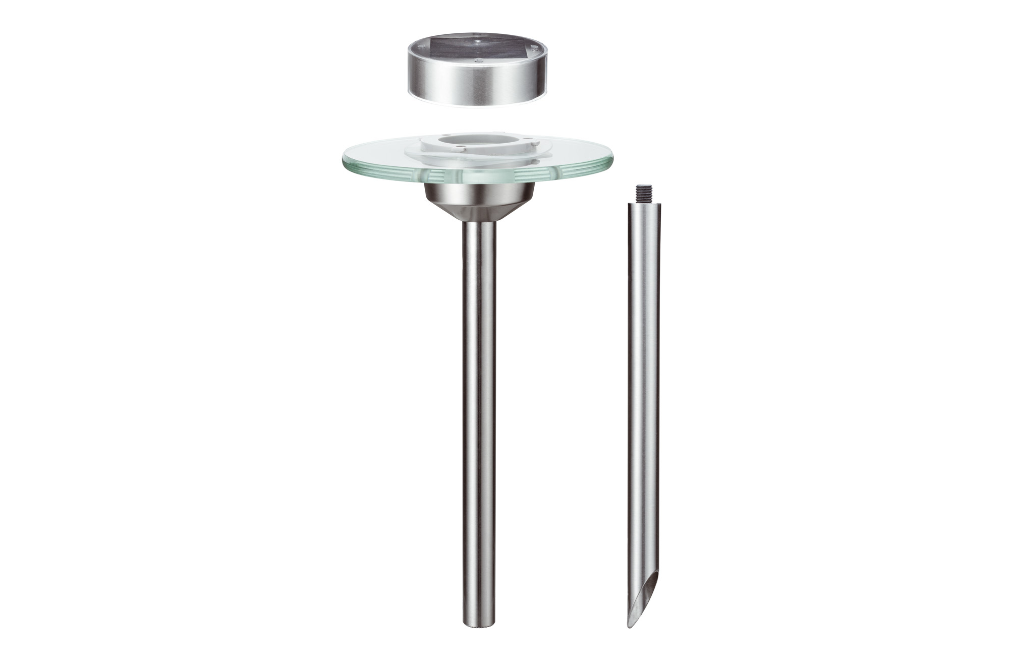 Zdemontowana lampa solarna ogrodowa z częściami: panel słoneczny, szklany blat, metalowy słupek i gwintowany kołek, na białym tle.