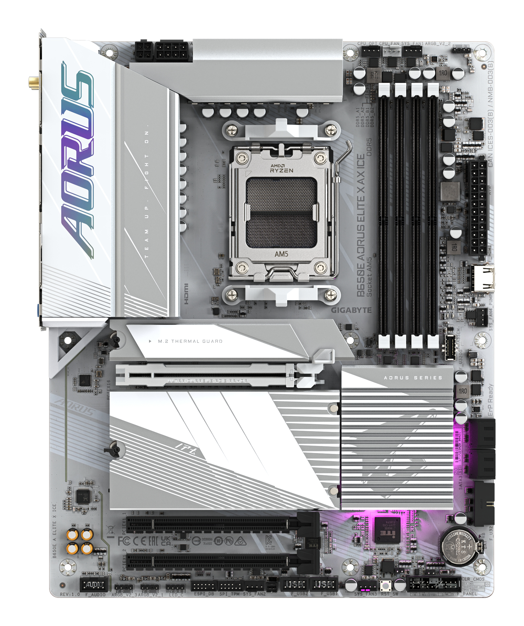 Una scheda madre con logo AORUS, socket AMD Ryzen e varie porte. Dominano i colori argento, bianco e nero.