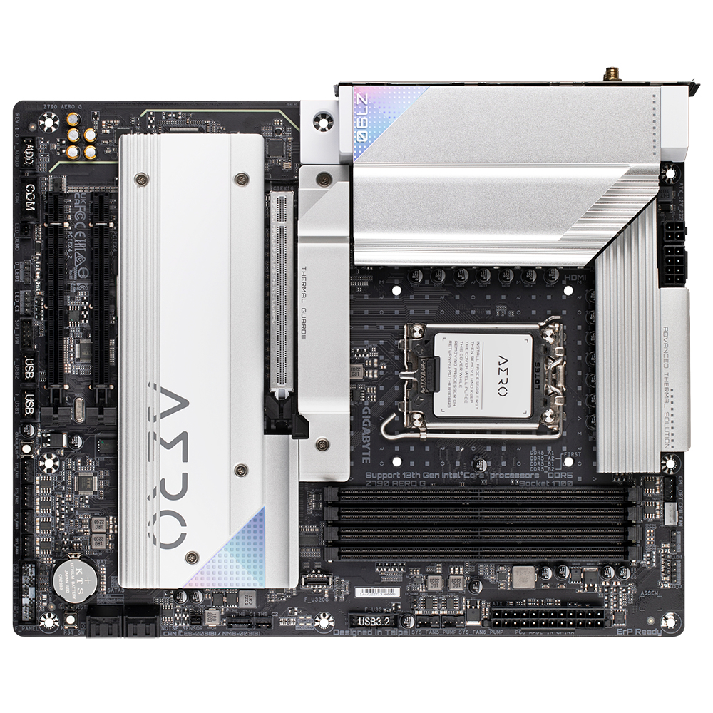 Una placa base Z790 AERO G negra y plateada con varios componentes, incluyendo ranuras, puertos y disipadores de calor.