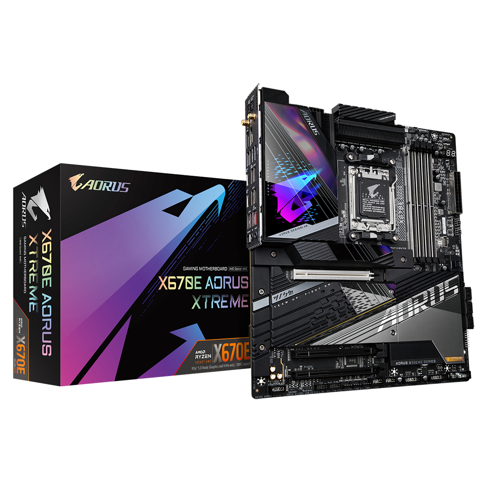 Siyah bir anakart ve kutu. Kutuda AORUS markası ve X670E XTREME yazısı var. Anakartta karmaşık detaylar bulunuyor.