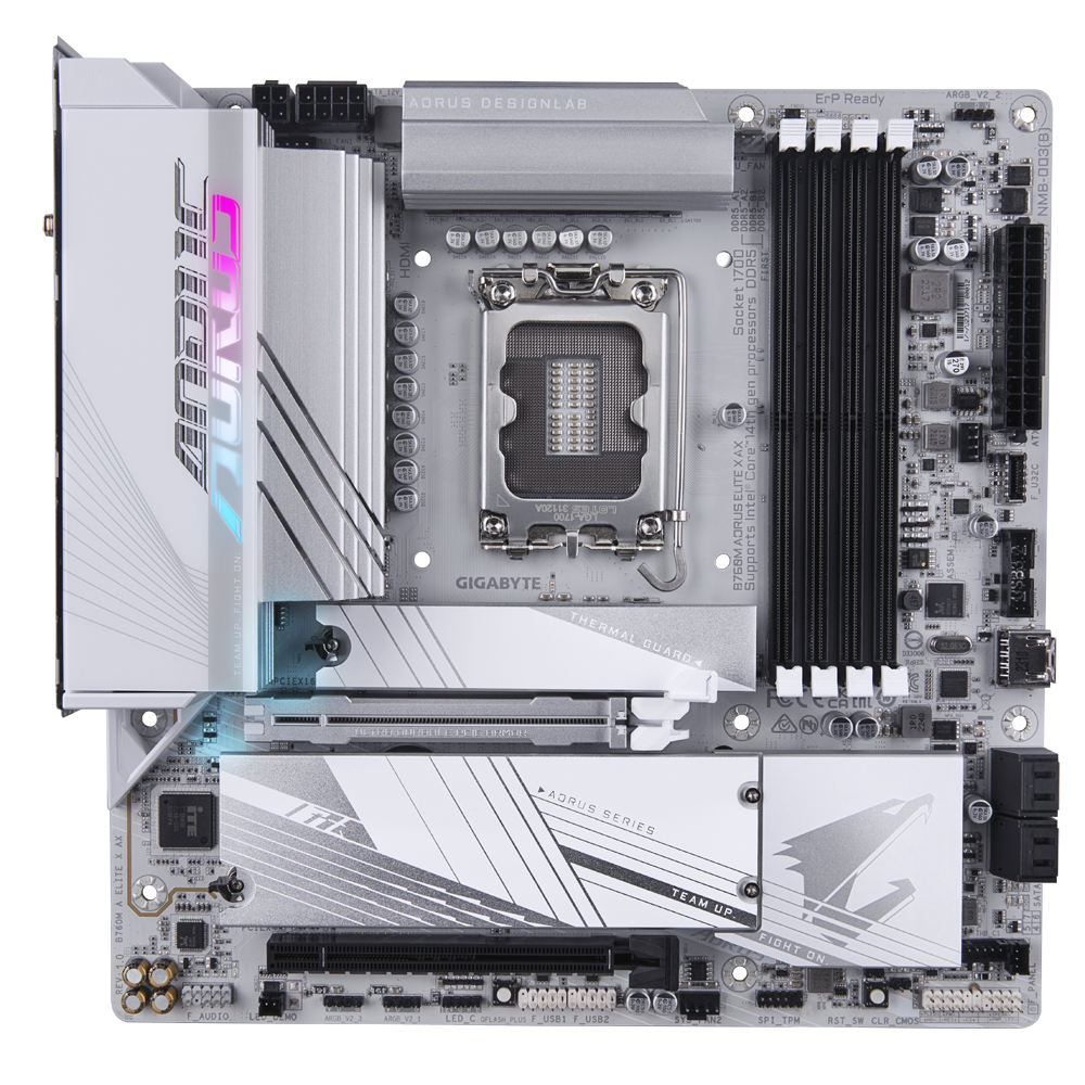 Una scheda madre per computer con componenti argento e bianchi. Il logo AORUS è ben visibile. Sono visibili varie porte e slot.