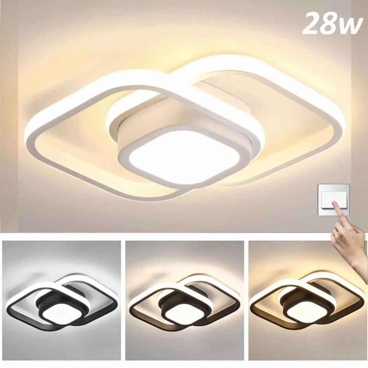 Eine weiße, moderne Deckenleuchte mit quadratischem Design. Eine Hand greift nach einem Lichtschalter an der Wand. Der Text '28w' ist sichtbar.