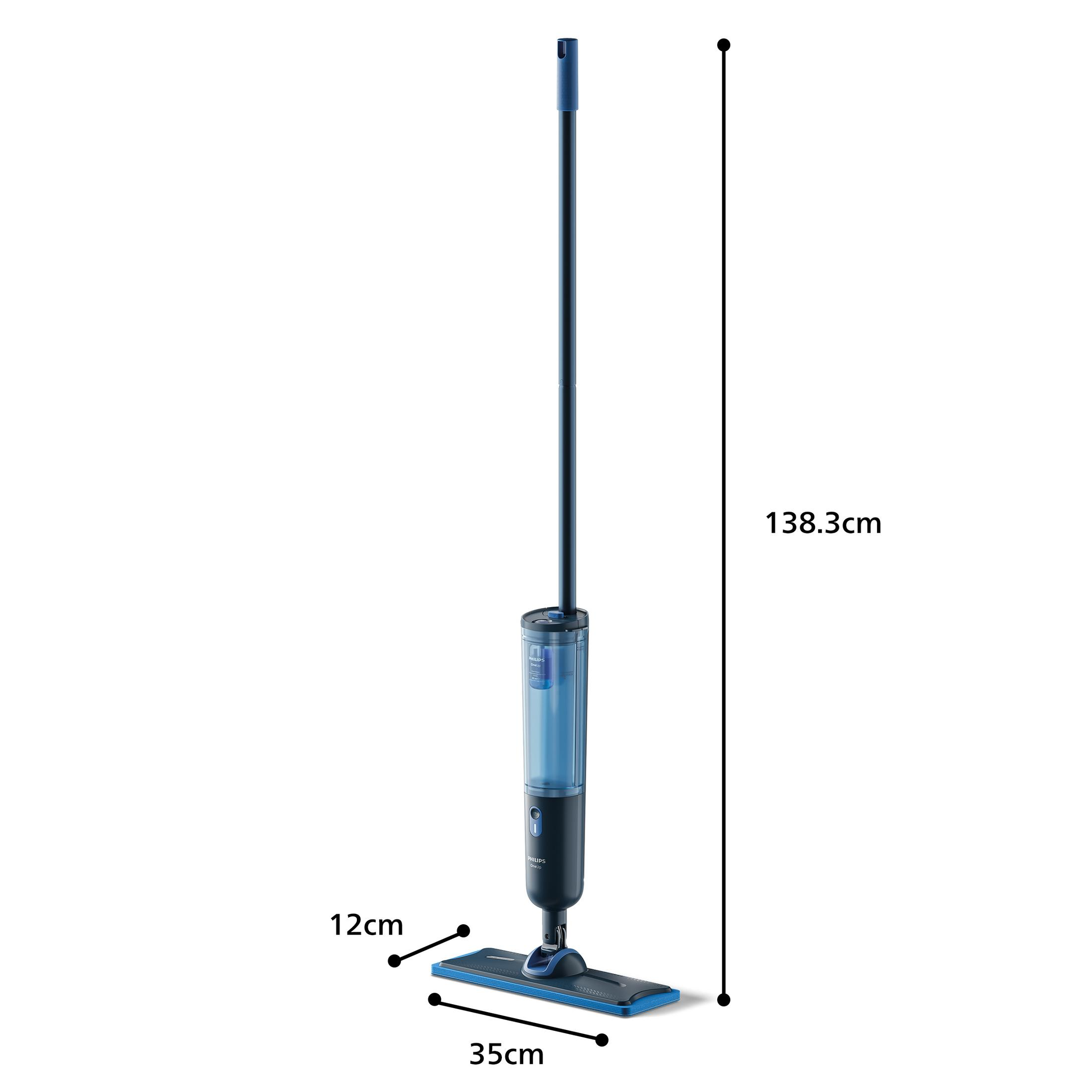 Niebiesko-czarny mop z długim uchwytem. Wymiary: 138,3 cm wysokości, 35 cm szerokości i 12 cm głębokości.