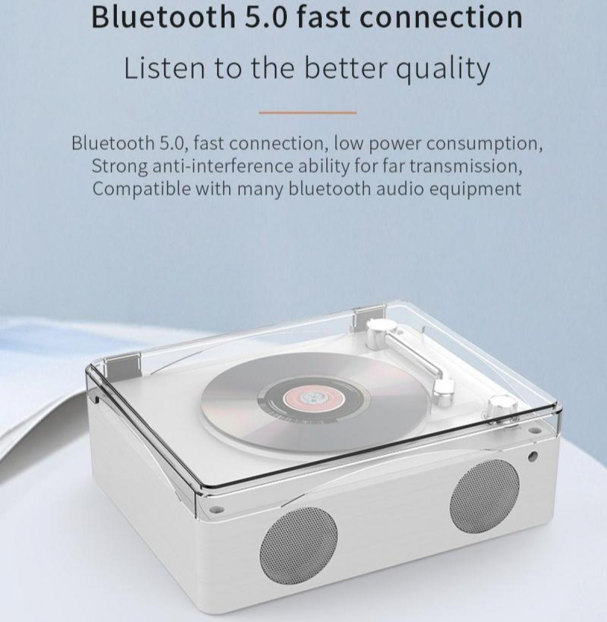 Ein weißer Bluetooth-Audioplayer mit klarer Abdeckung und CD. Er hat zwei Lautsprecherlöcher.