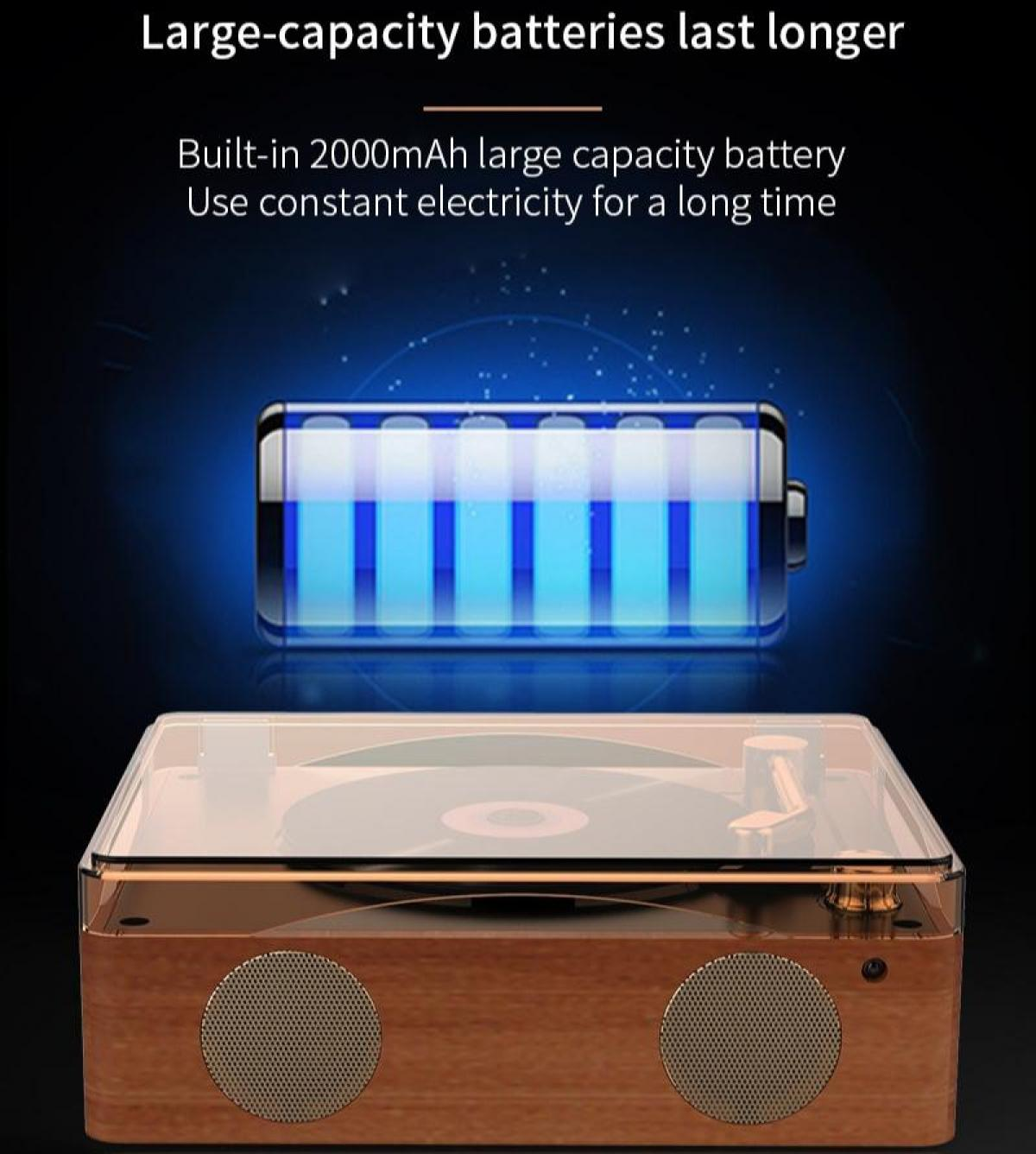 Das Bild zeigt ein Batteriesymbol und einen hölzernen Plattenspieler. Der Text besagt, dass Batterien mit großer Kapazität länger halten.