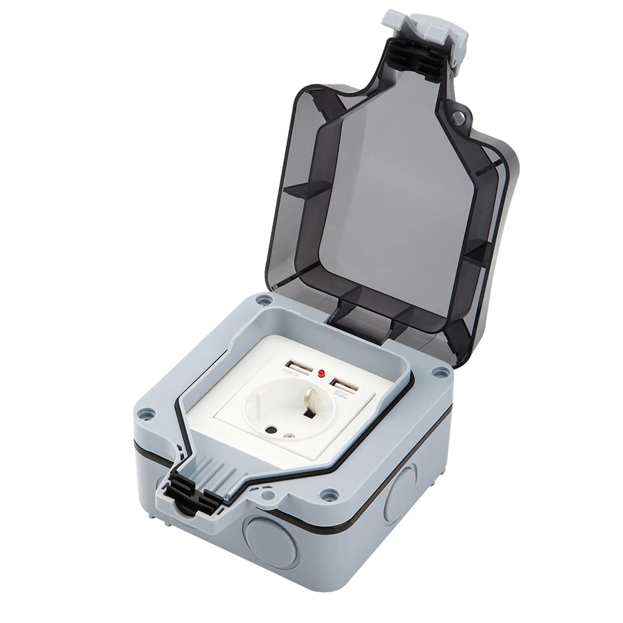Eine graue, offene, wasserdichte Steckdose mit weißer Steckdose, USB-Anschlüssen und roter Kontrollleuchte auf weißem Hintergrund.