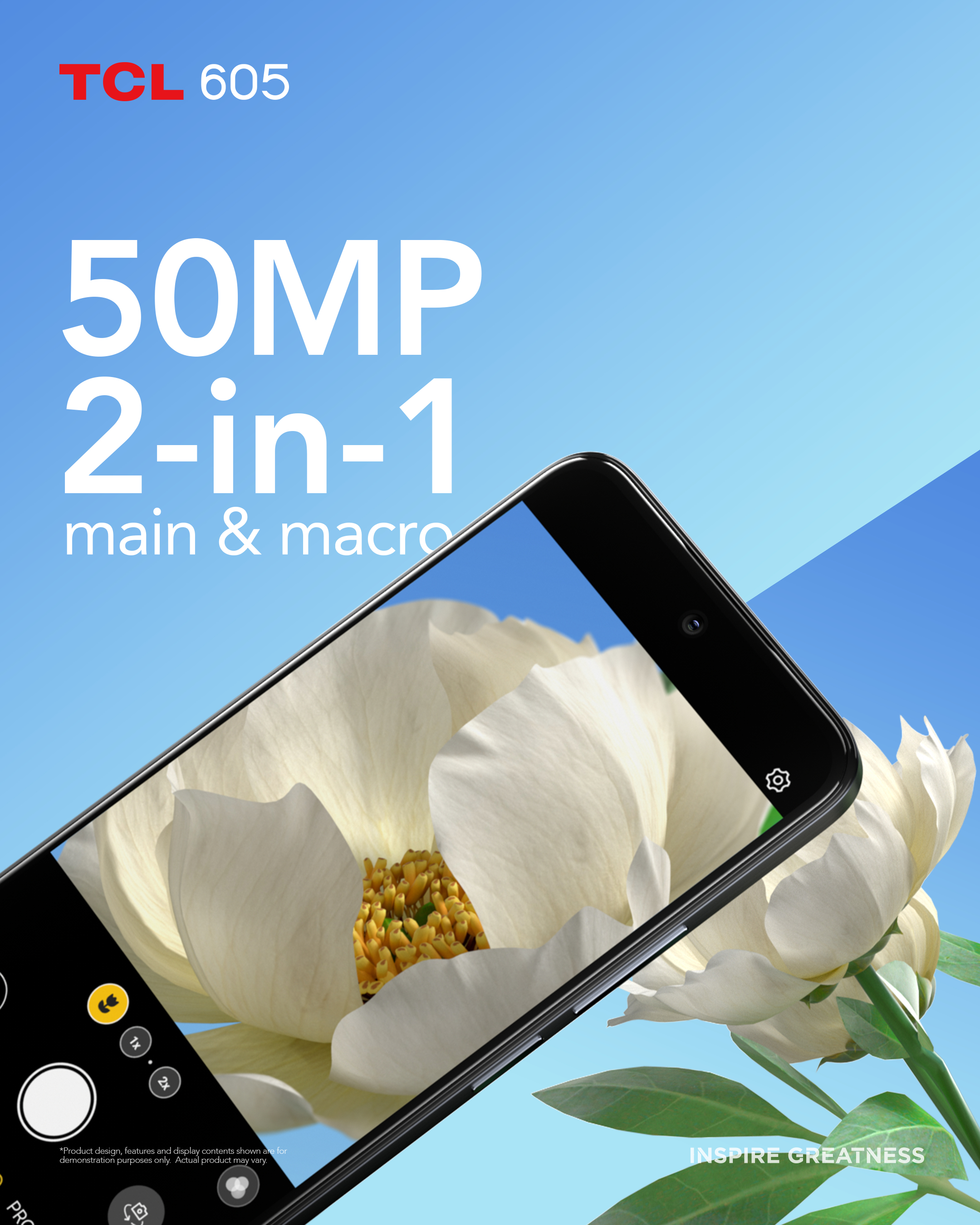 Telefon wyświetla zbliżenie białego kwiatu. Tekst zawiera "50MP 2-w-1" i "TCL 605". Tło jest niebieskie.