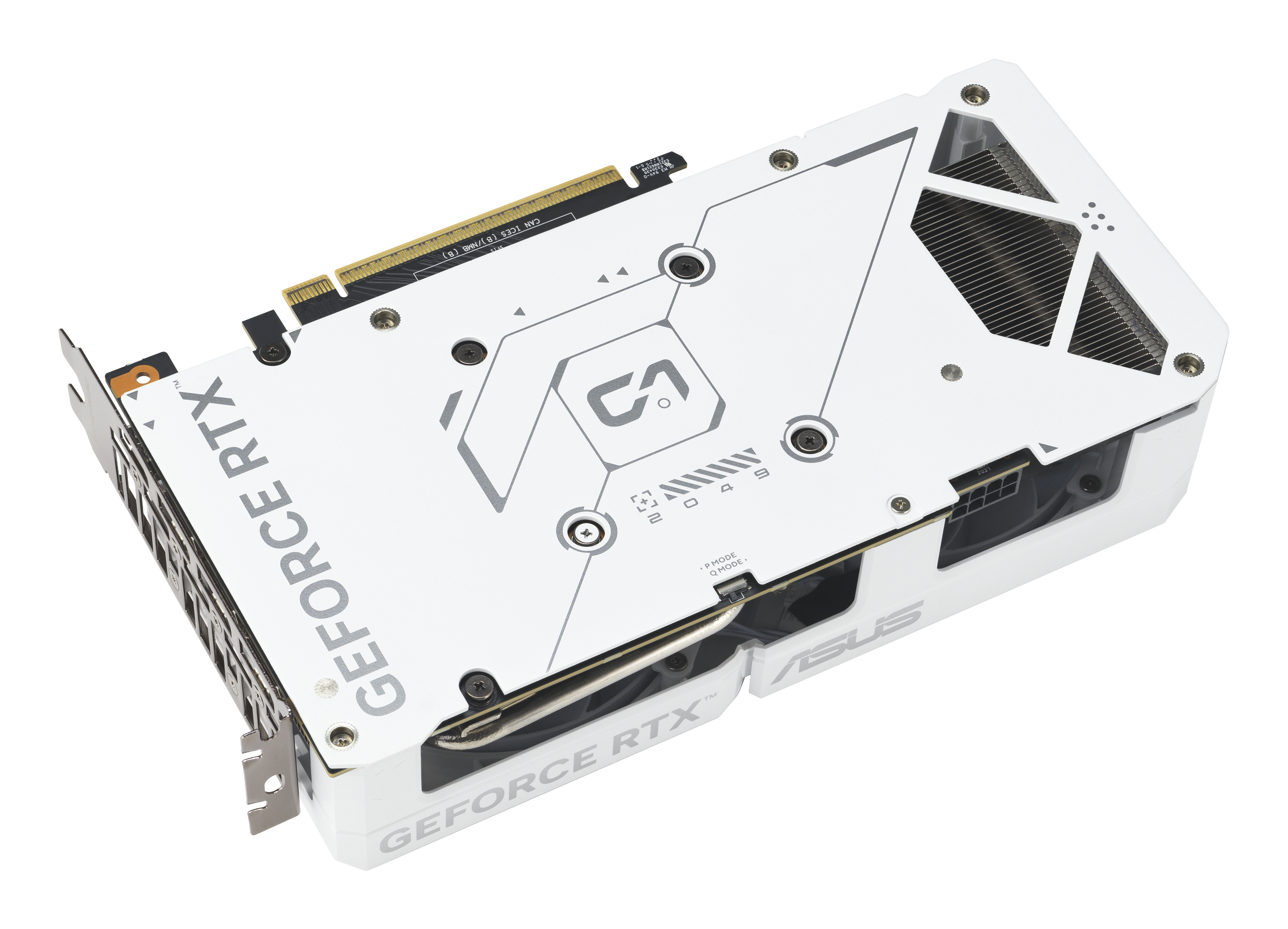 Una tarjeta gráfica blanca con detalles en negro y gris. La tarjeta tiene un ventilador y se ve la palabra 'GEFORCE RTX'.