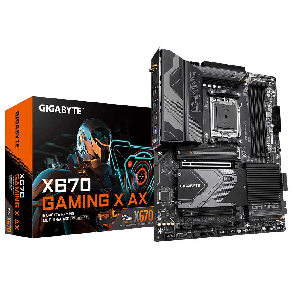 Płyta główna Gigabyte X670 Gaming X AX z pudełkiem. Pudełko przedstawia futurystycznego wojownika. Płyta główna jest czarno-szara.