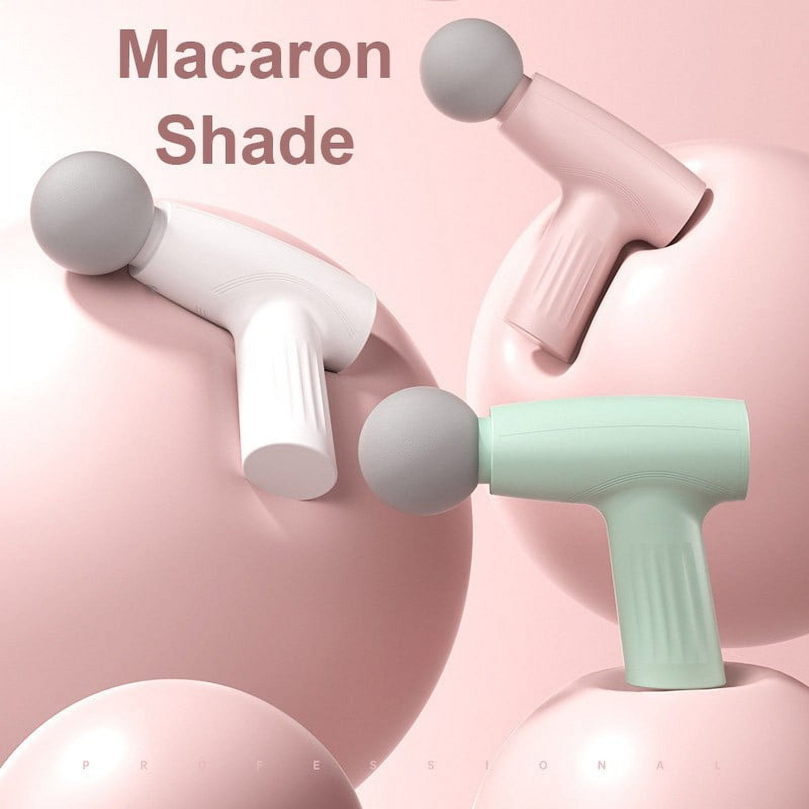 Drei Massagepistolen in Weiß, Rosa und Mintgrün auf rosa Hintergrund. Der Text "Macaron Shade" steht oben.