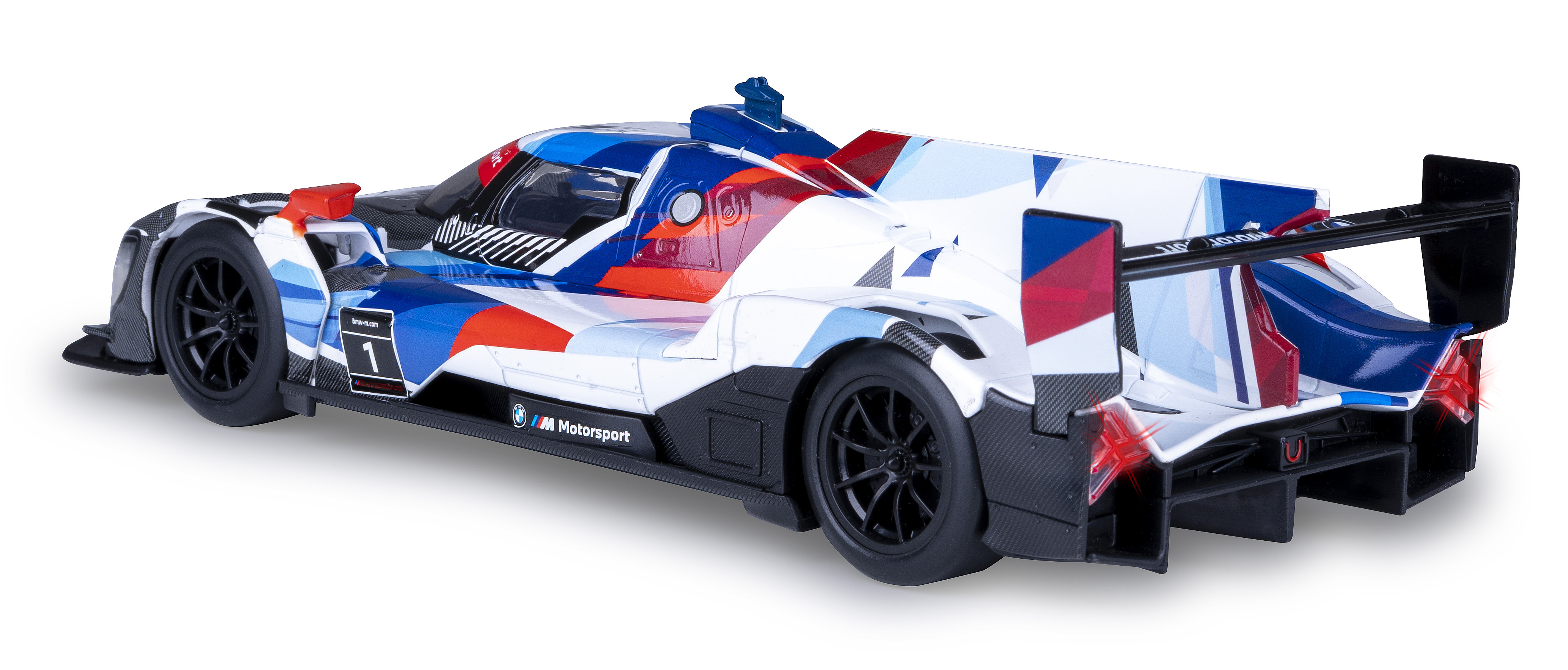 Ein Modell-BMW-Rennwagen. Er hat eine blau-rot-weiße Lackierung mit schwarzen Rädern und Akzenten. Der Hintergrund ist schlicht weiß.