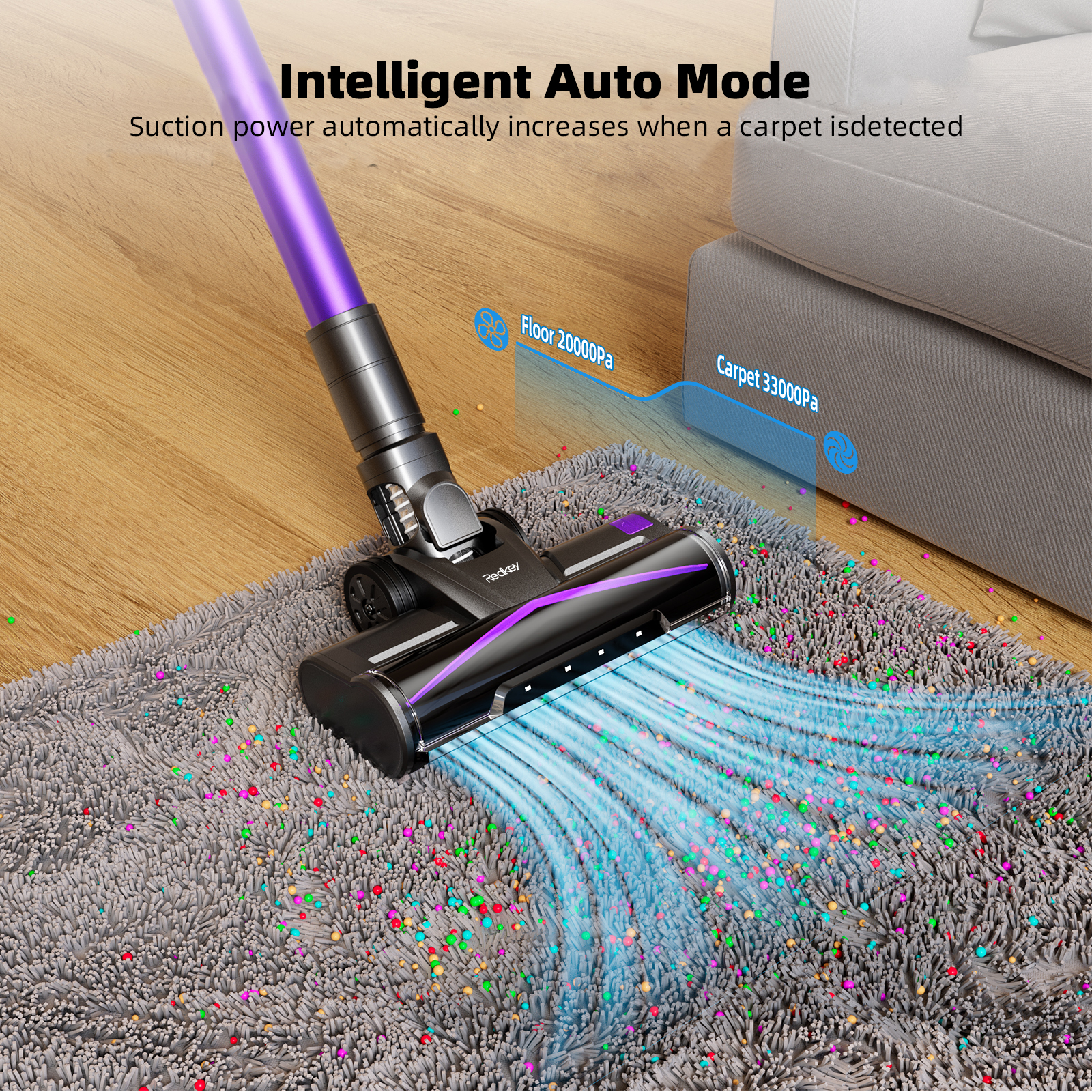 Un aspirateur avec des accents violets nettoie un tapis gris. La puissance d'aspiration augmente automatiquement sur un tapis.