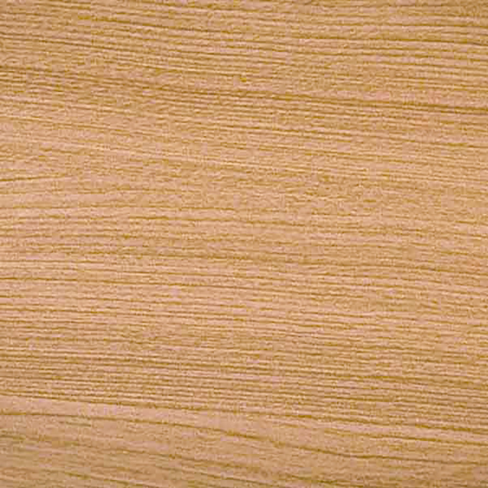 Nahaufnahme von hellbraunem Holzmaserung. Horizontale Linien und Texturen erzeugen ein detailliertes, natürliches Muster. Die Farbe ist warm und neutral.