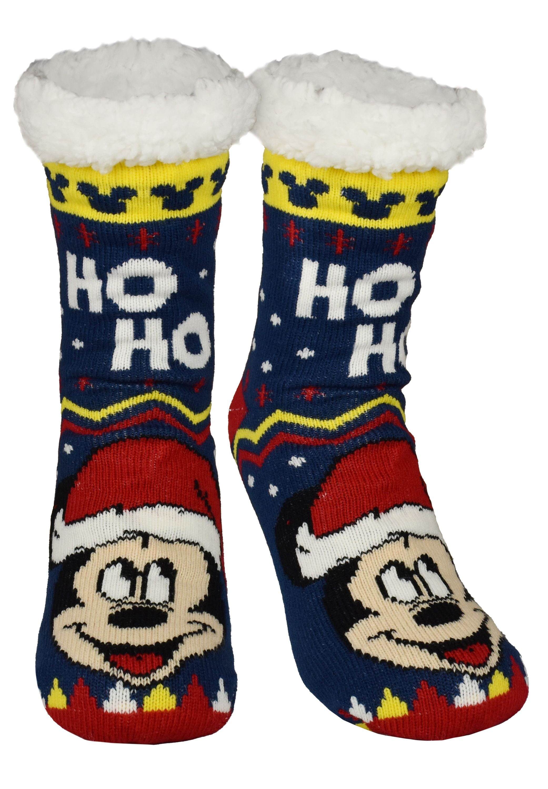 Ein Paar Weihnachtssocken mit Mickey Mouse und dem Text "HO HO". Sie sind blau, rot, gelb und weiß.