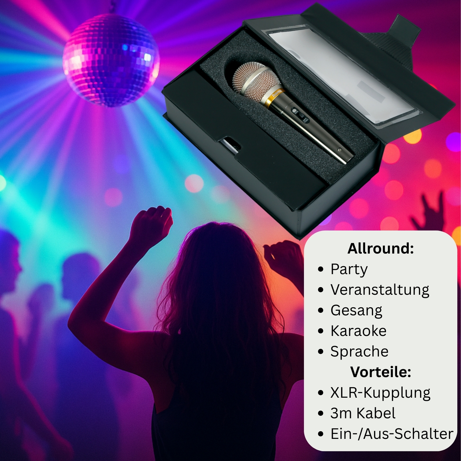 Un microfono nella sua scatola, una palla da discoteca e una persona che balla in un ambiente di festa. Luci di sfondo viola e rosa.