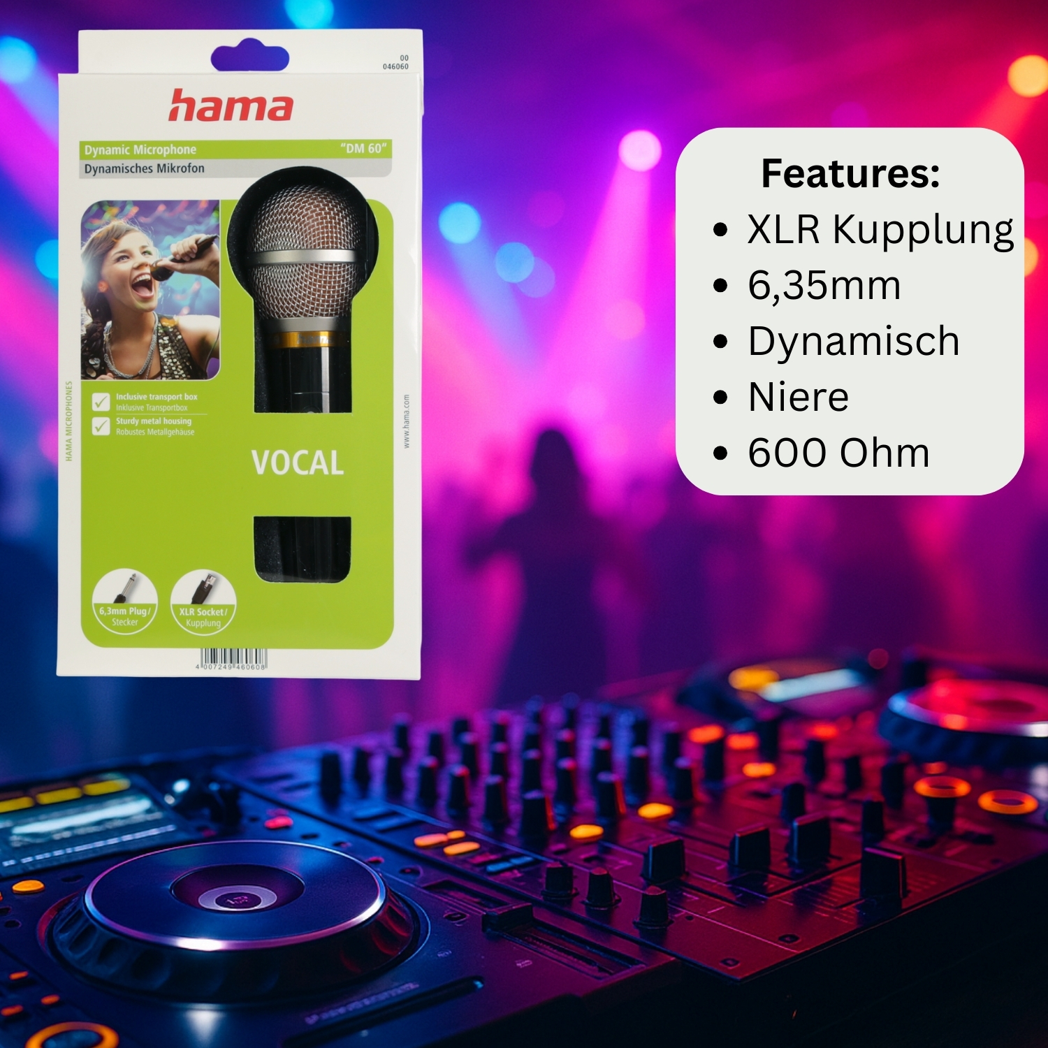 Scatola microfono con una donna che canta. Caratteristiche: XLR, 6,35 mm, dinamico, cardioide, 600 Ohm. Mixer DJ in basso.