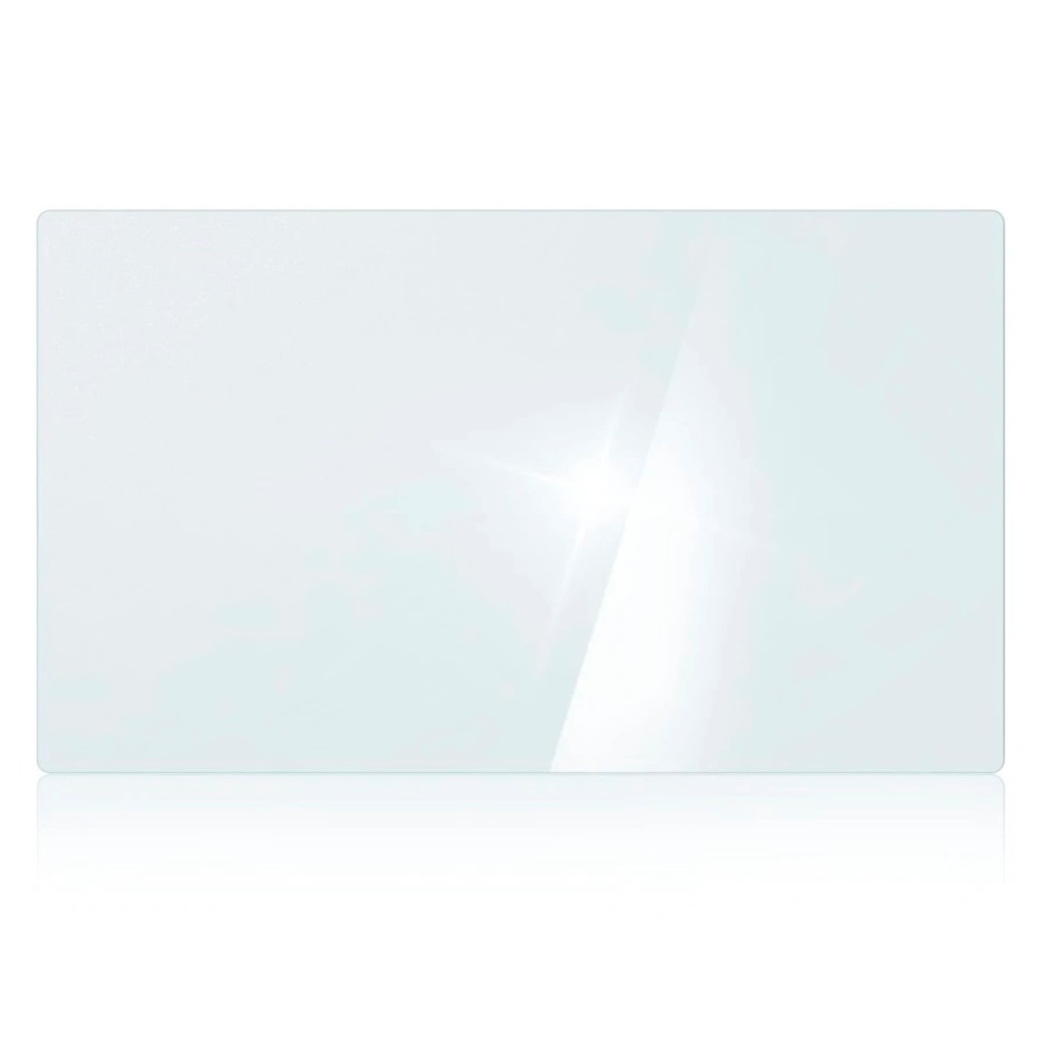 Ein rechteckiges, transparentes Glasblatt mit abgerundeten Ecken, das Licht reflektiert. Der Hintergrund ist weiß.