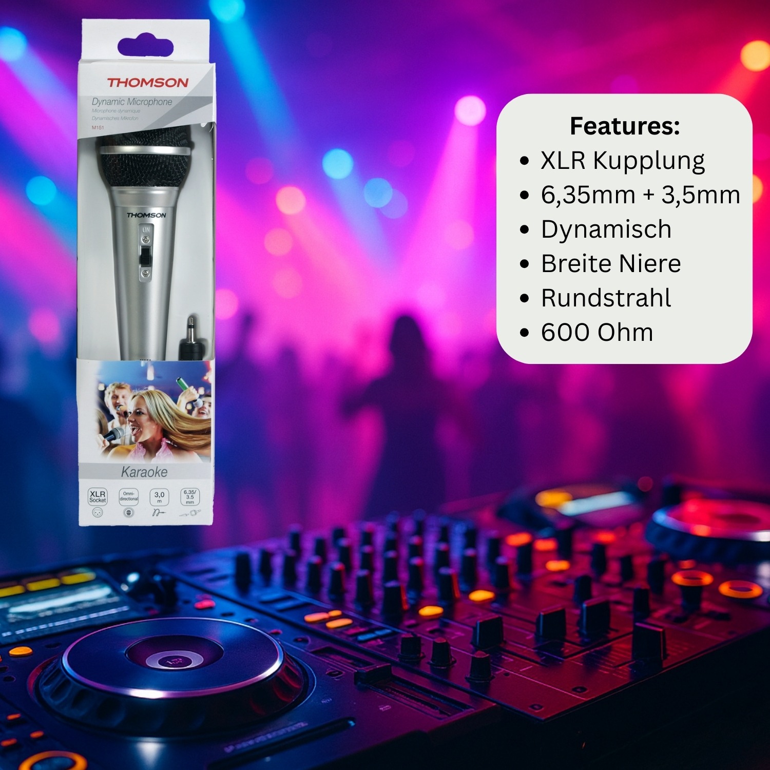 Ein Thomson-Dynamikmikrofon in seiner Verpackung. Der Hintergrund zeigt einen DJ-Mixer und eine verschwommene Konzernszene mit Lichtern und Silhouetten.