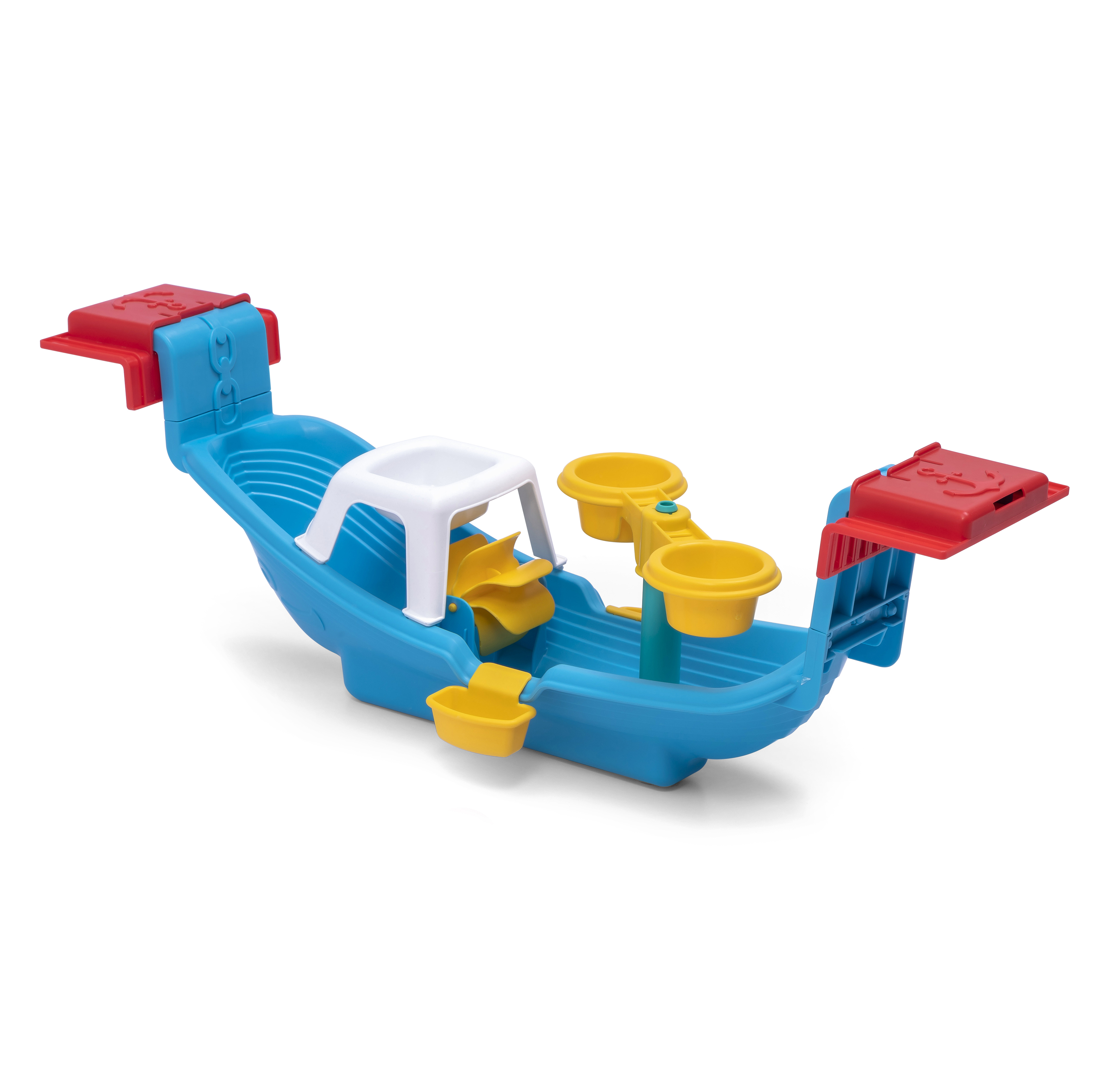 Ein blaues, rotes, weißes und gelbes Spielzeugboot steht auf einer weißen Oberfläche. Es hat Eimer, ein Schaufelrad und eine weiße Kabine.