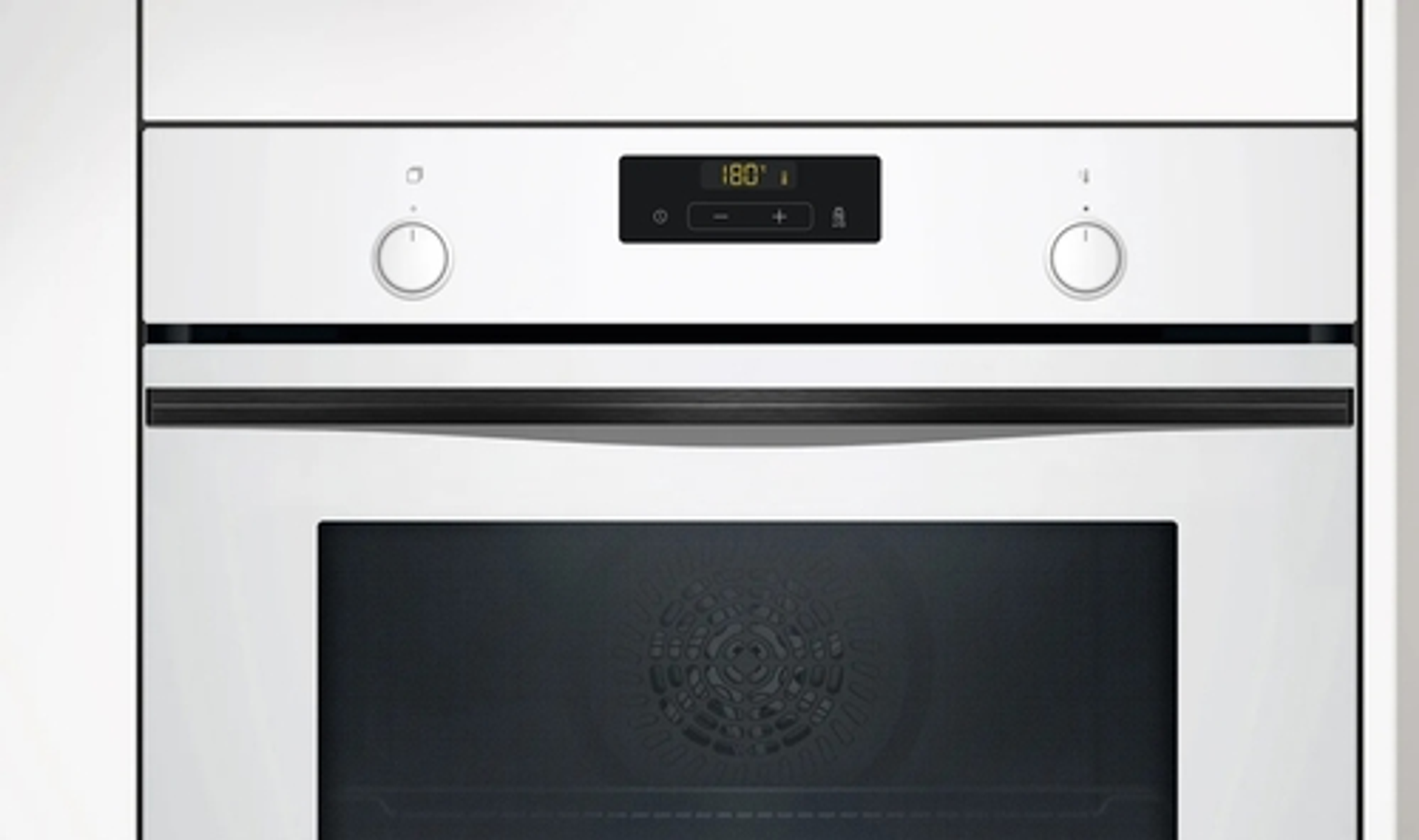 Biały piekarnik z czarną rączką, wyświetlaczem i wnętrzem. Ma dwa pokrętła i cyfrowy wyświetlacz pokazujący 180 stopni.