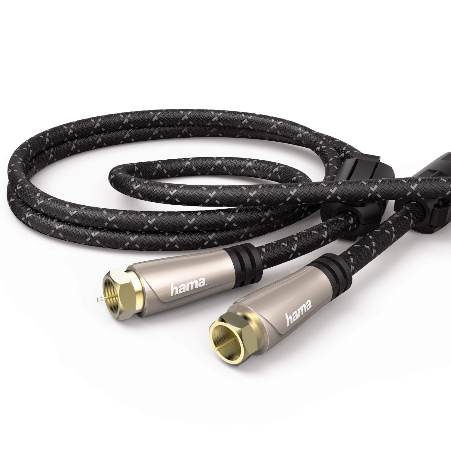 Koaxialkabel mit schwarz-grau gemusterter Ummantelung. Silberne Stecker mit goldenen Akzenten und 'hama'-Logo.