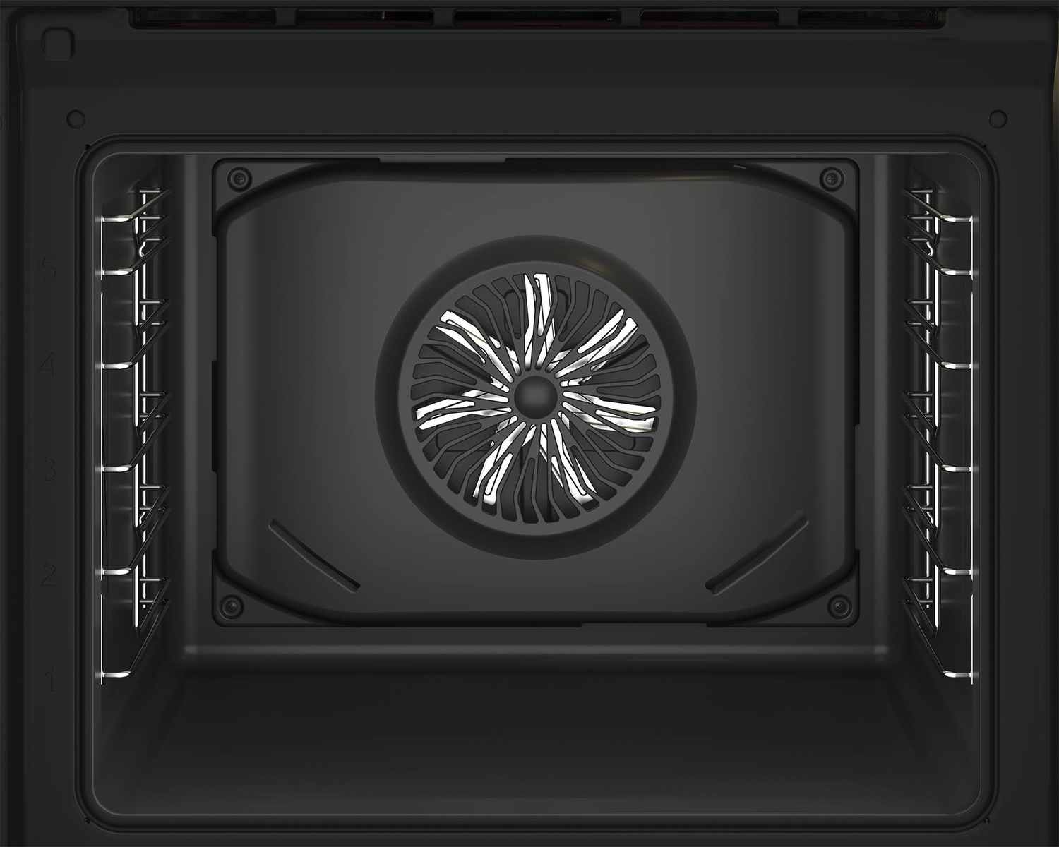 Interior de horno, oscuro con un ventilador en el centro. Estantes metálicos a los lados. El horno es negro.