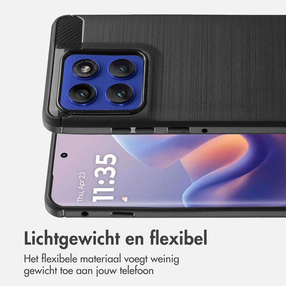 Una custodia nera per telefono con un modulo fotocamera e uno schermo del telefono che mostra l'ora. Testo in basso: Leggero e flessibile.