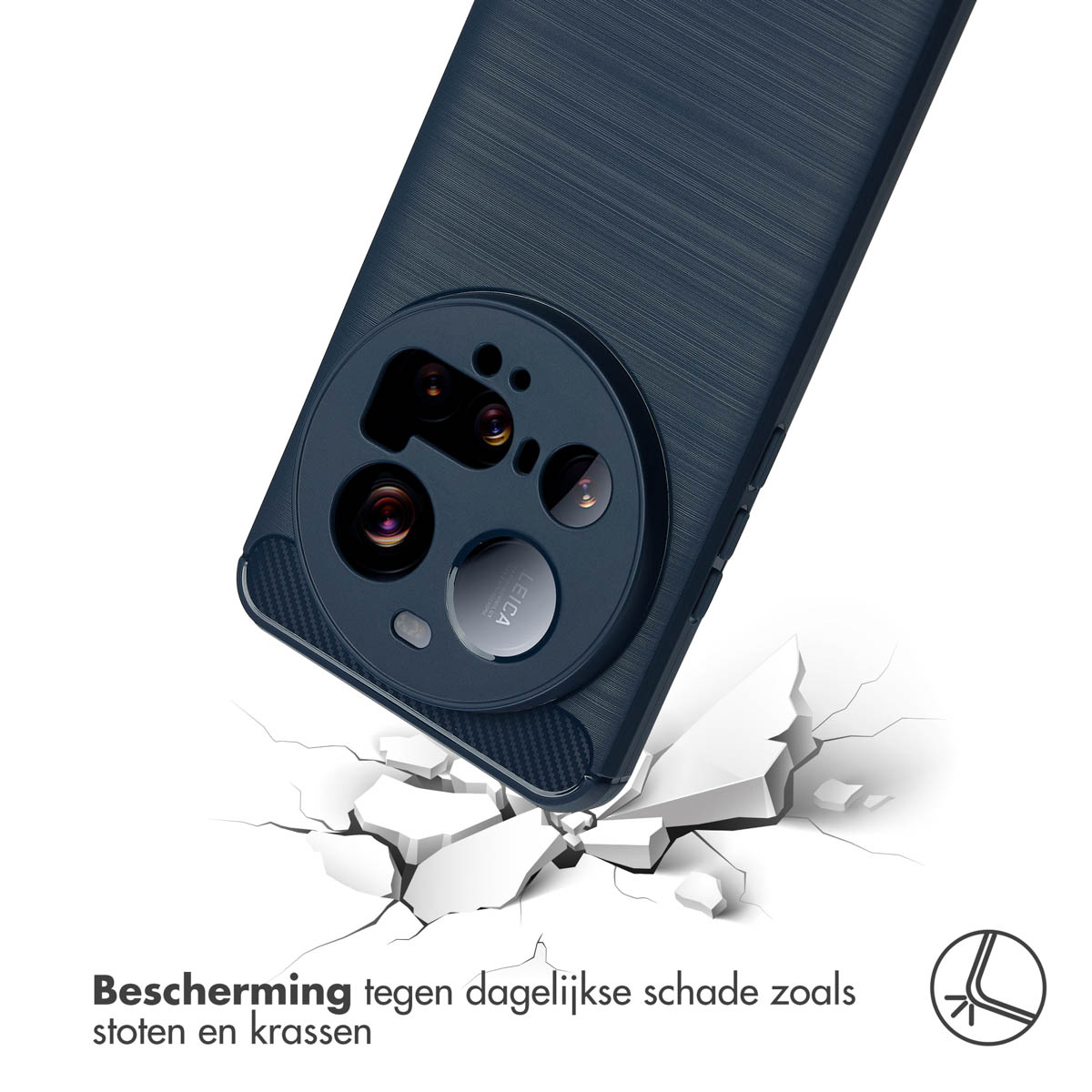 Donkerblauwe telefoonhoes met Leica camerasysteem. Op wit oppervlak met scheuren, mogelijk impact simulerend.