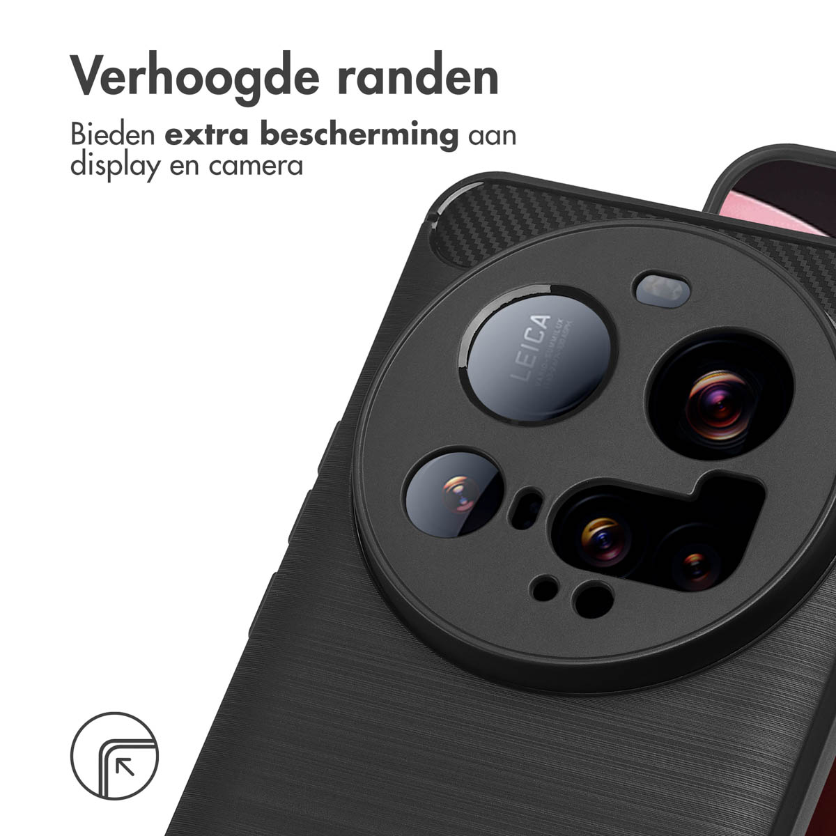 Close-up van een telefoonhoesje met het Leica-logo en cameralenzen. Tekst: 'Verhoogde randen' en 'Bieden extra bescherming aan display en camera'.
