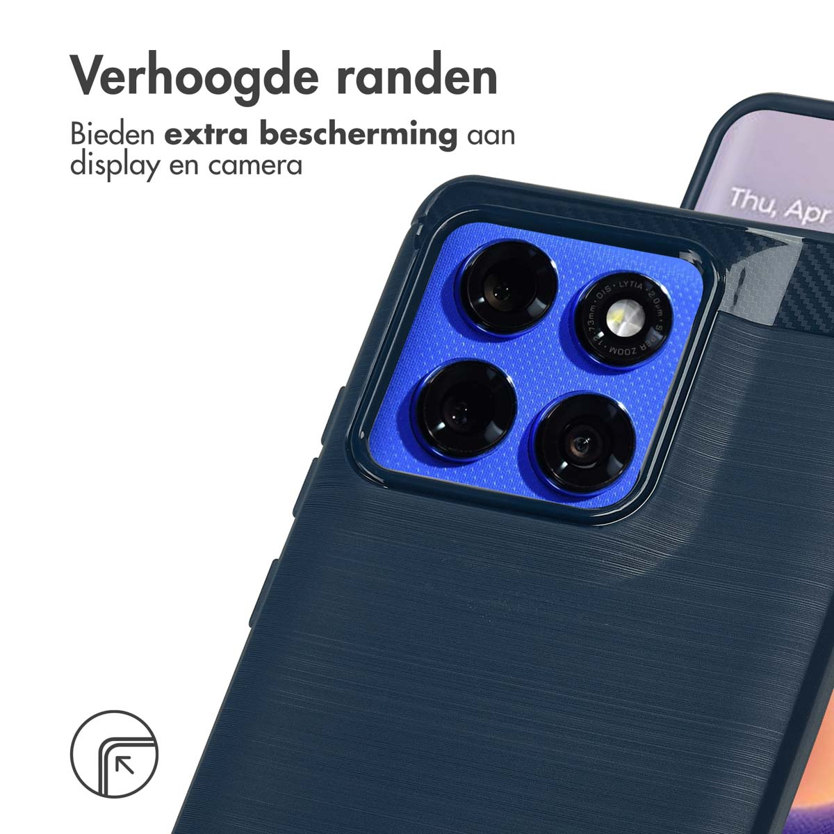 Nahaufnahme einer Handyhülle mit Kameralinsen. Text: 'Erhöhte Ränder bieten zusätzlichen Schutz für Display und Kamera'.