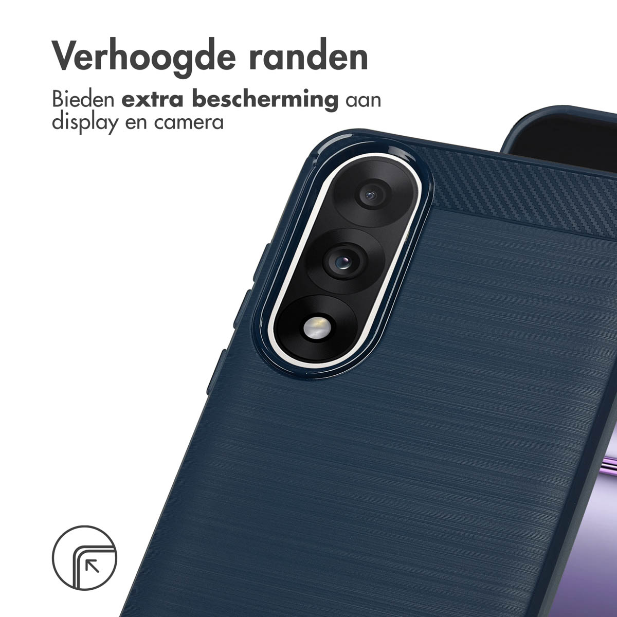 Primo piano di una custodia blu per telefono con obiettivo. Testo: 'Verhoogde randen' e 'Bieden extra bescherming aan display en camera'.