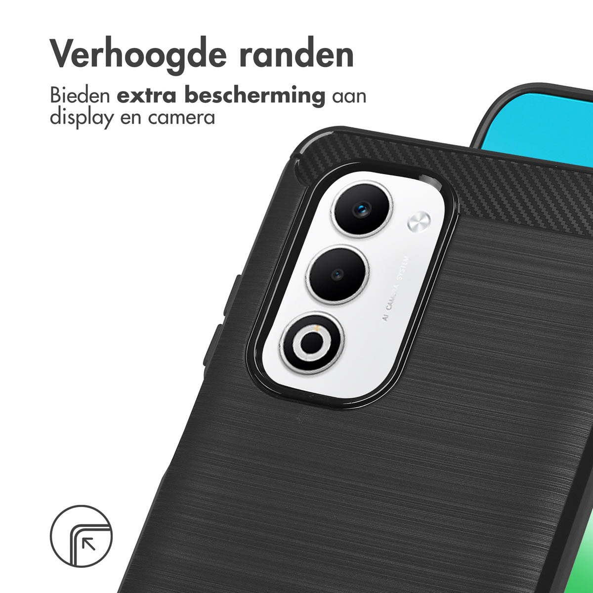 Close-up van een zwarte telefoonhoes met cameramodule. Tekst in het Nederlands: 'Verhoogde randen' en 'Extra bescherming'.