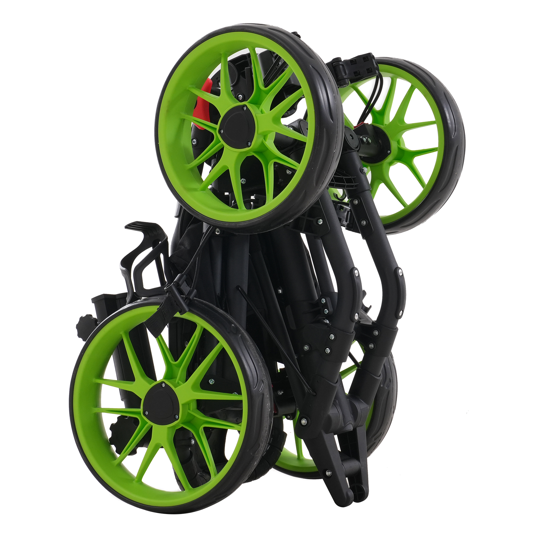 Wózek golfowy jest złożony z zielonymi kołami. Rama jest czarna. Tło jest białe. Wózek jest przechylony w prawo.