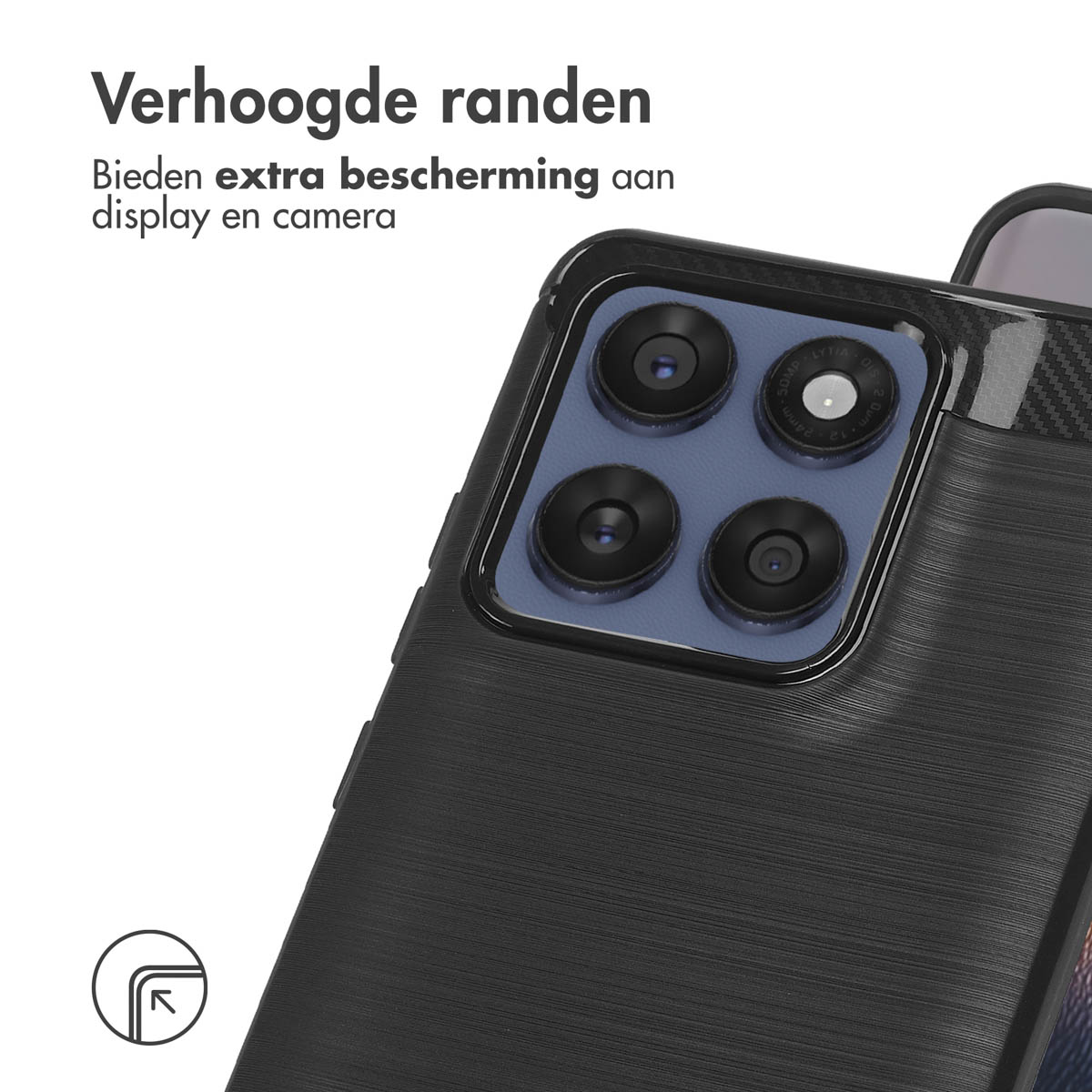 Nahaufnahme einer schwarzen Handyhülle mit erhöhten Rändern. Die Kameralinsen des Telefons sind sichtbar. Text auf Niederländisch.