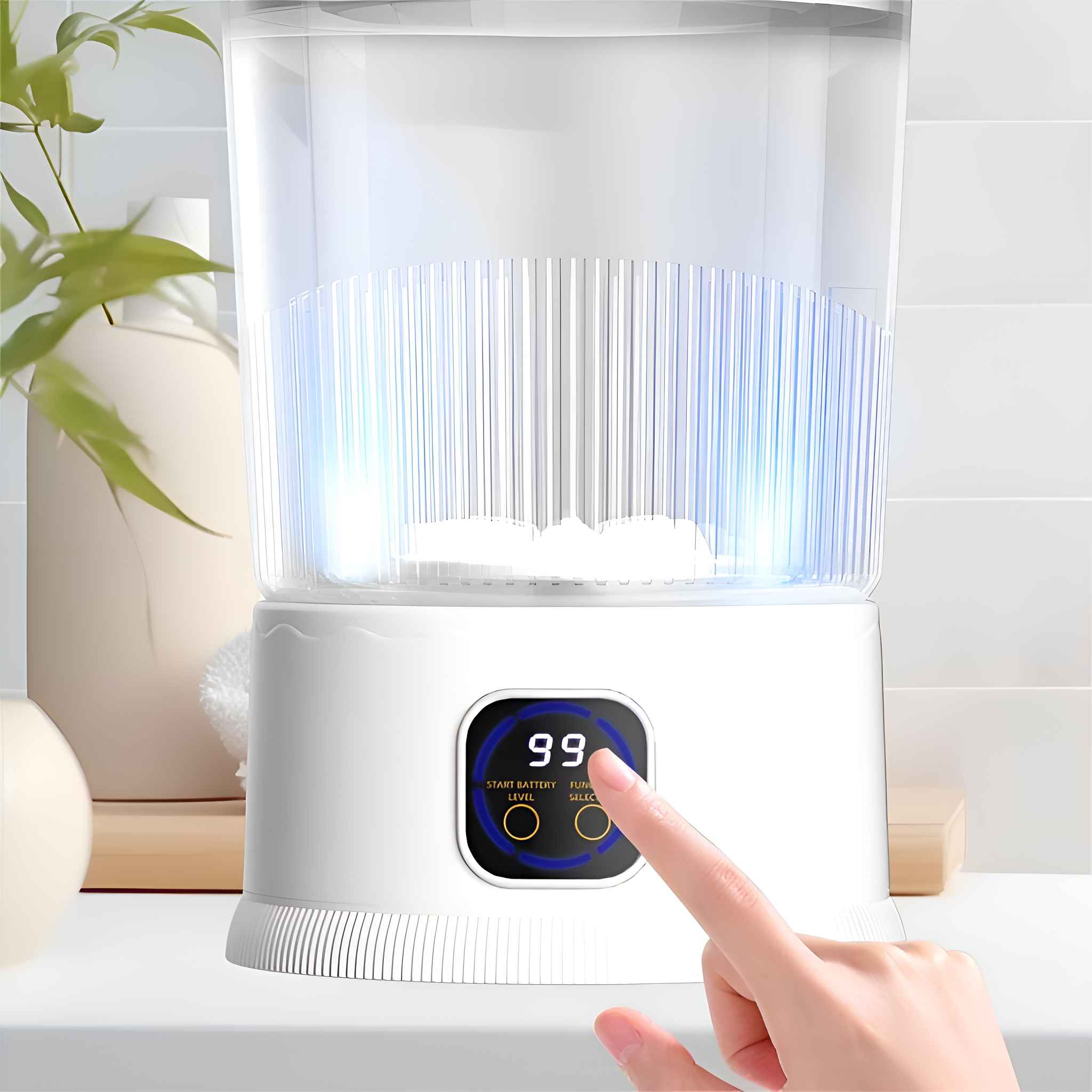 Weißer Wasserspender mit Digitalanzeige und Finger, der einen Knopf drückt. Grüne Pflanze und weiße Wand im Hintergrund.
