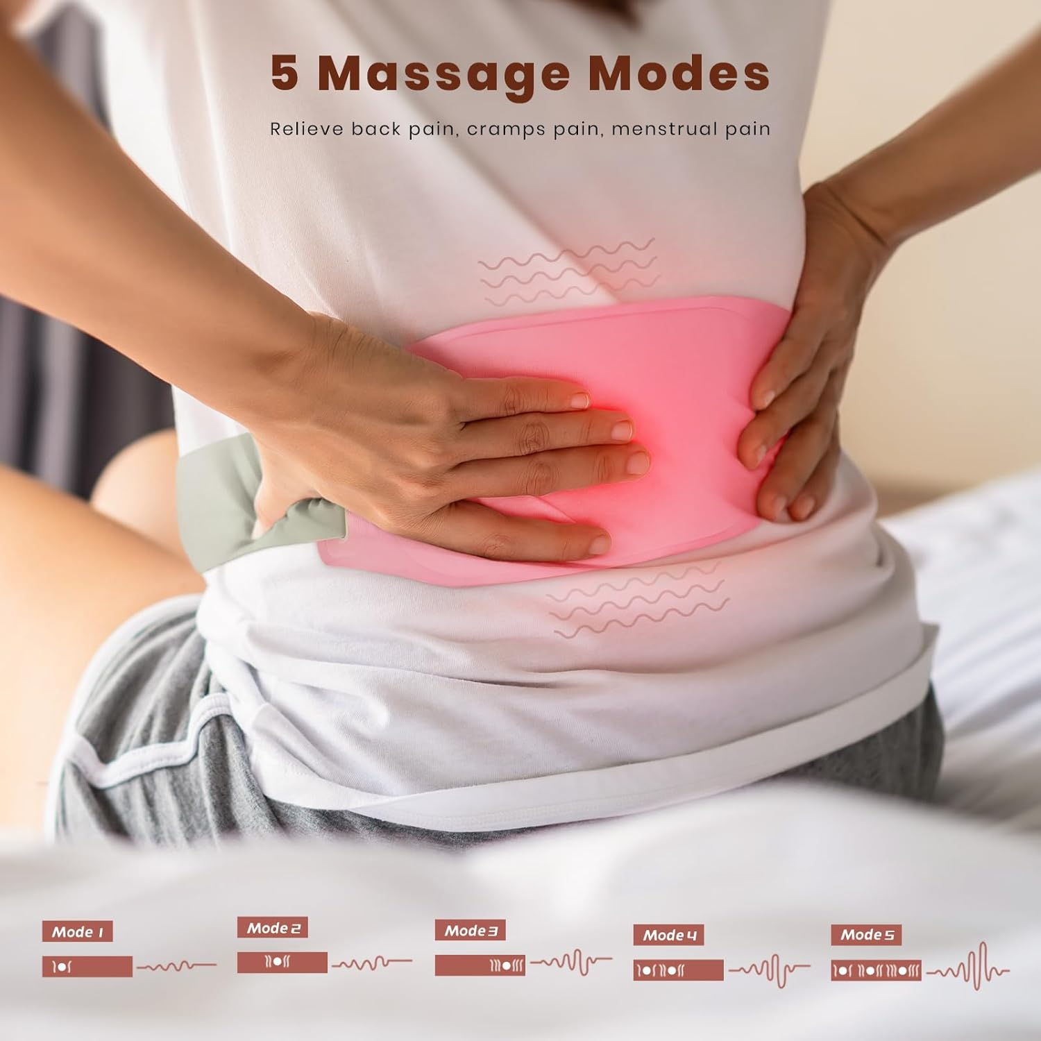 Eine Person hält ein rosa Heizkissen auf dem Rücken, Text sagt "5 Massage Modi". Diagramme zeigen verschiedene Massagemodi.