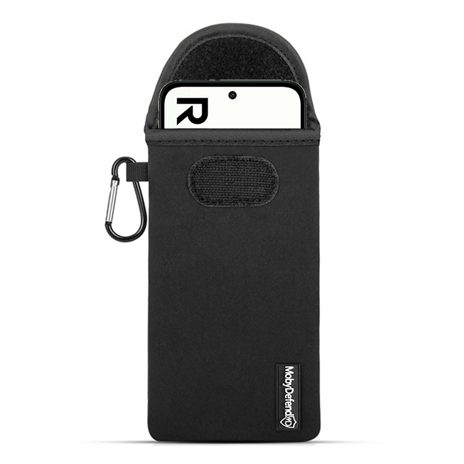 Zwarte telefoonhoes met telefoon erin. Karabijnhaak aan de zijkant. De merknaam MobyDefend staat onderaan.