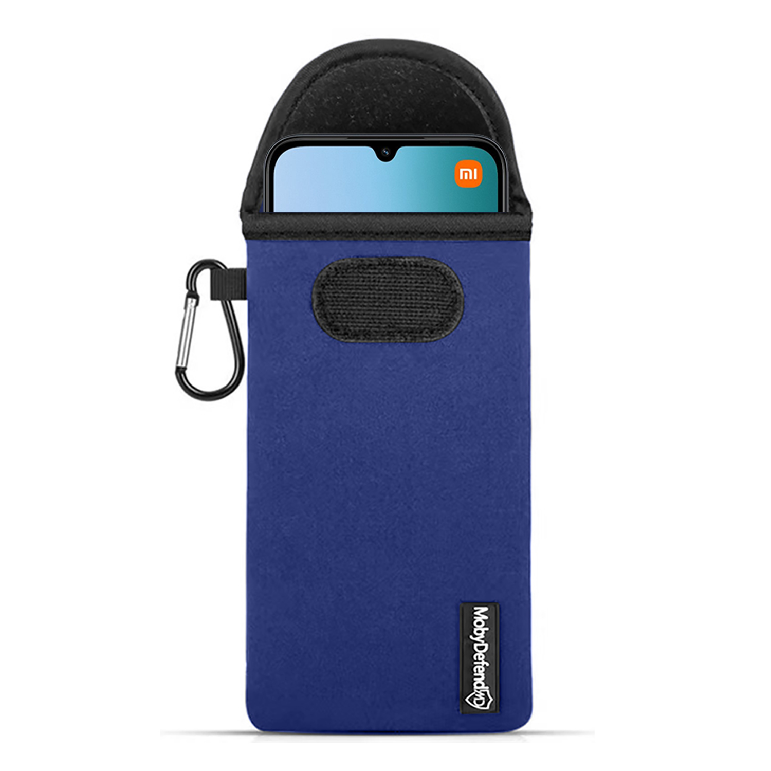 Een blauwe telefoonhoes met een telefoon erin. Het heeft een zwarte bovenkant en een karabijnhaak. De merknaam MobyDefend is zichtbaar.