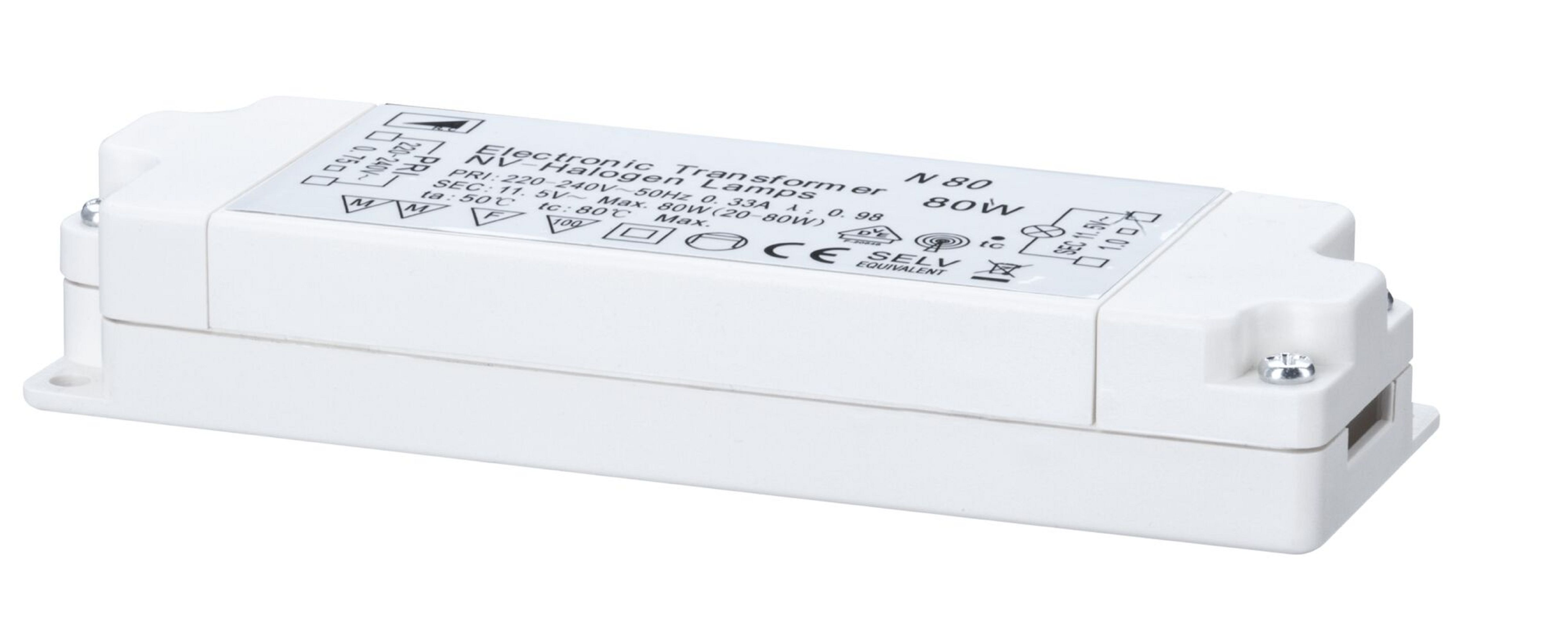 Un trasformatore elettronico bianco con etichette. È rettangolare con bordi arrotondati e fori per le viti.
