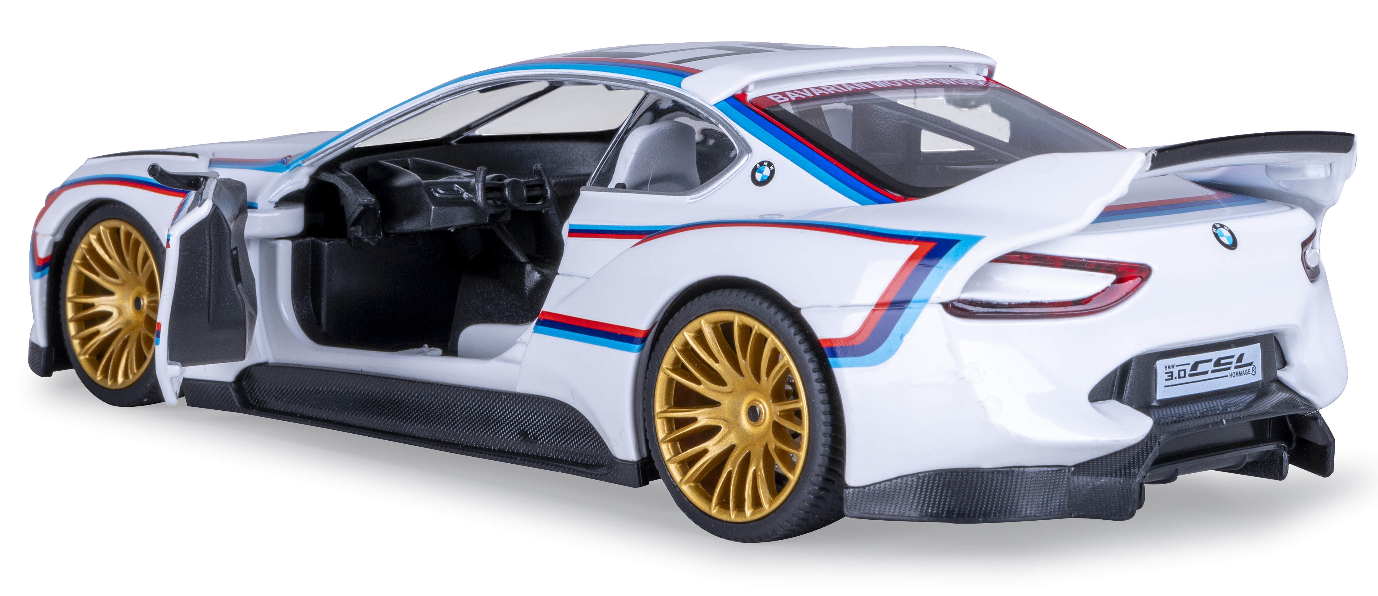 Ein weißes BMW-Spielzeugauto mit goldenen Rädern, blau-roten Streifen und offener Tür. Das Auto hat einen Spoiler und einen schwarzen Innenraum.