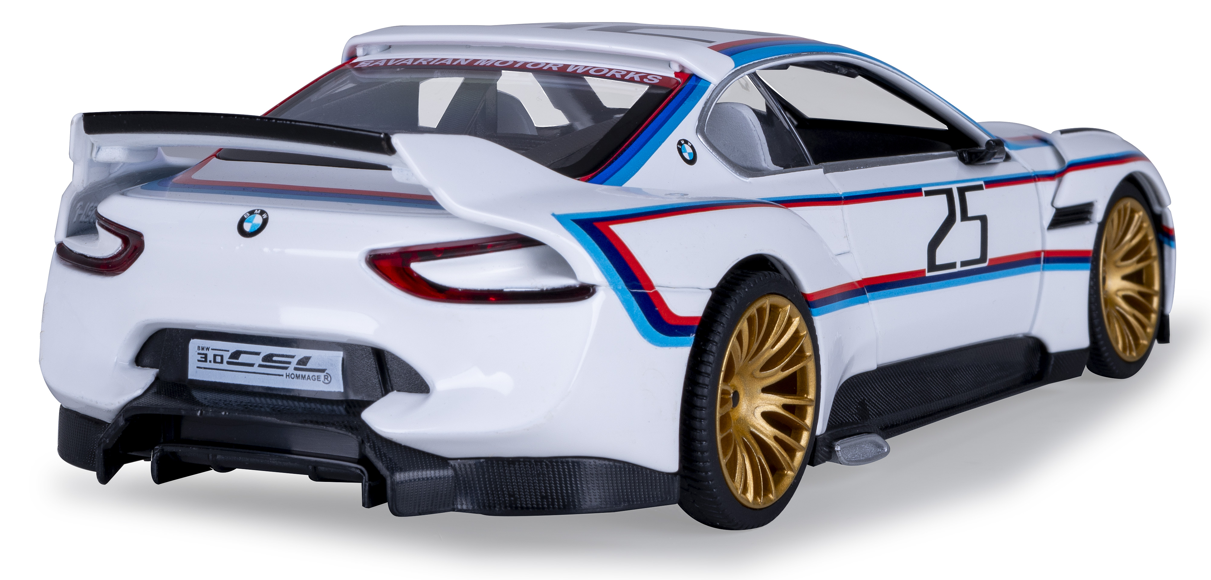 Ein weißes BMW 3.0 CSL Hommage Modellauto. Es hat einen Rennstreifen und die Nummer 25. Goldene Räder sind sichtbar.