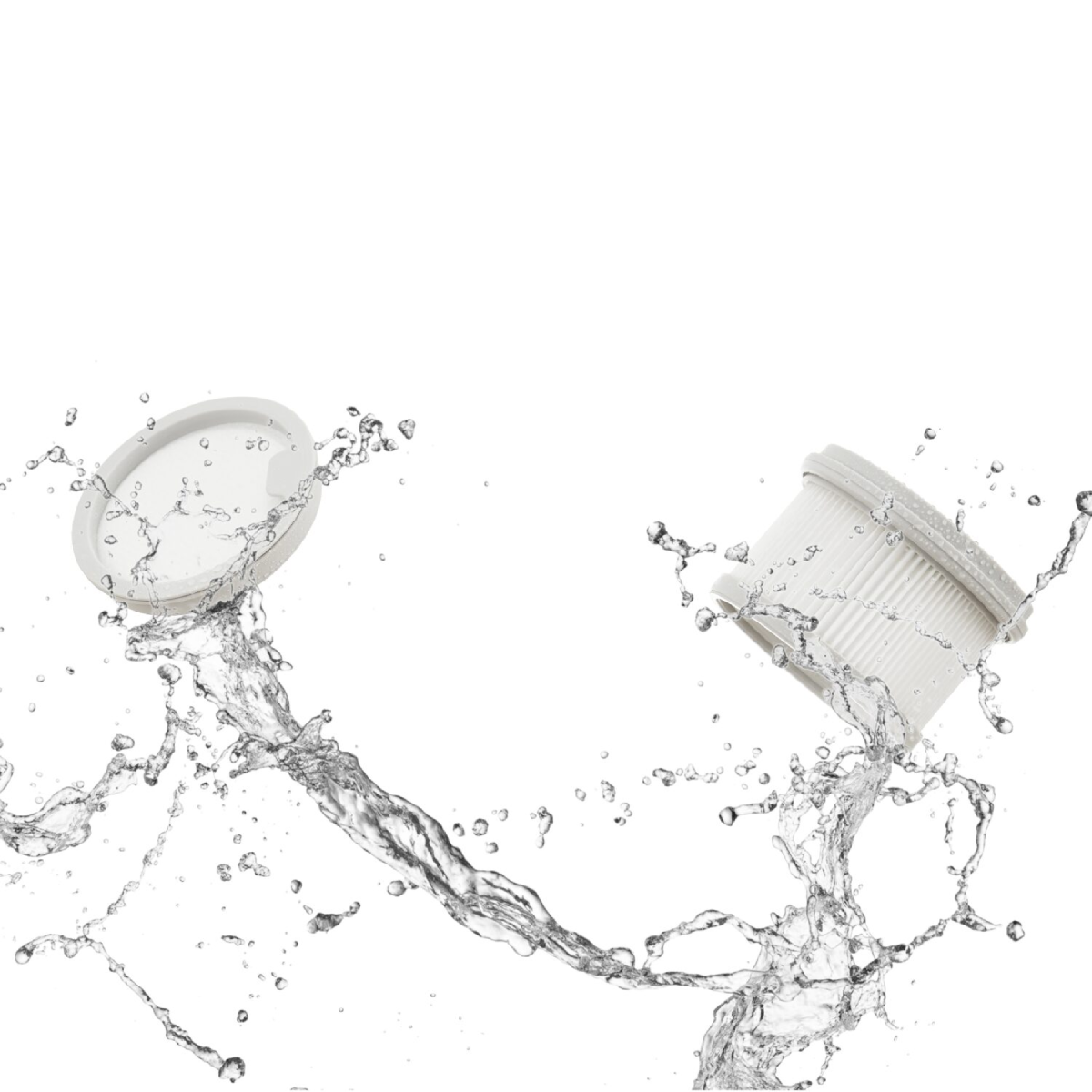 Deux pièces blanches d'aspirateur avec de l'eau éclaboussant sur fond blanc.