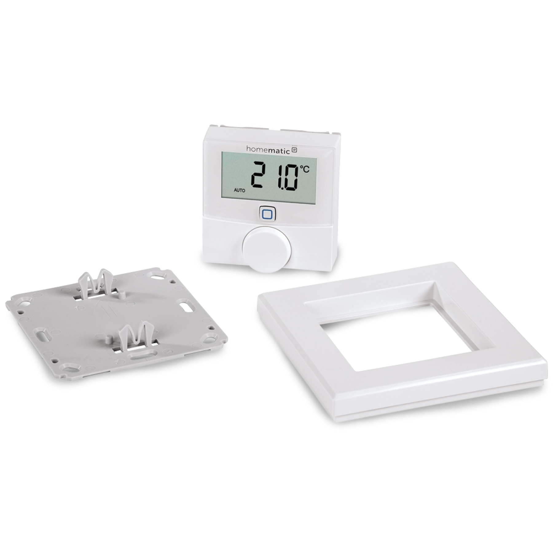 Ein weißes Thermostat zeigt 21,0 Grad an. Zu den Komponenten gehören eine Montageplatte und ein weißer Rahmen. Der Hintergrund ist weiß.