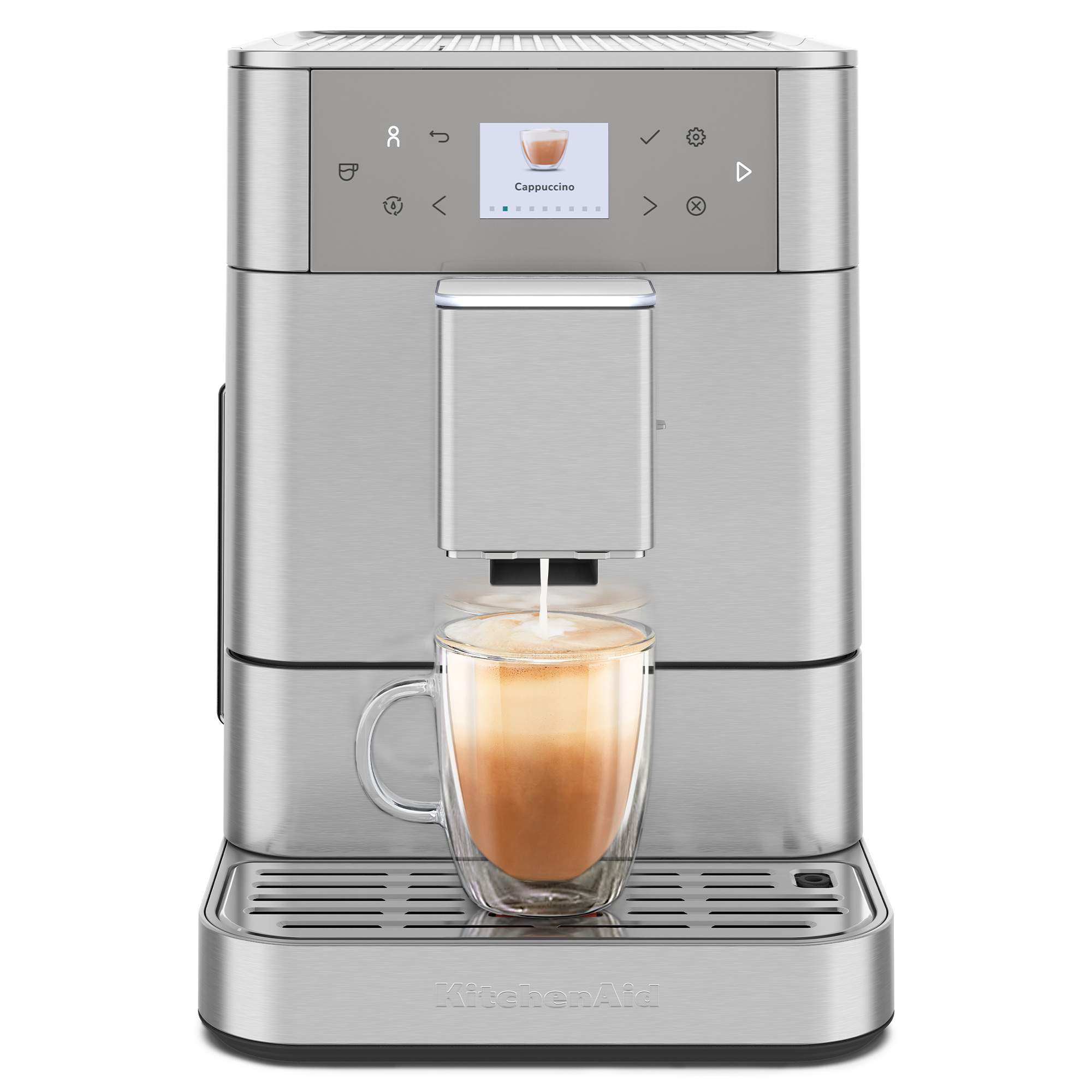 Eine Espressomaschine aus Edelstahl von KitchenAid, die Cappuccino in einen Glasbecher ausgibt. Die Maschine hat ein Digitaldisplay.