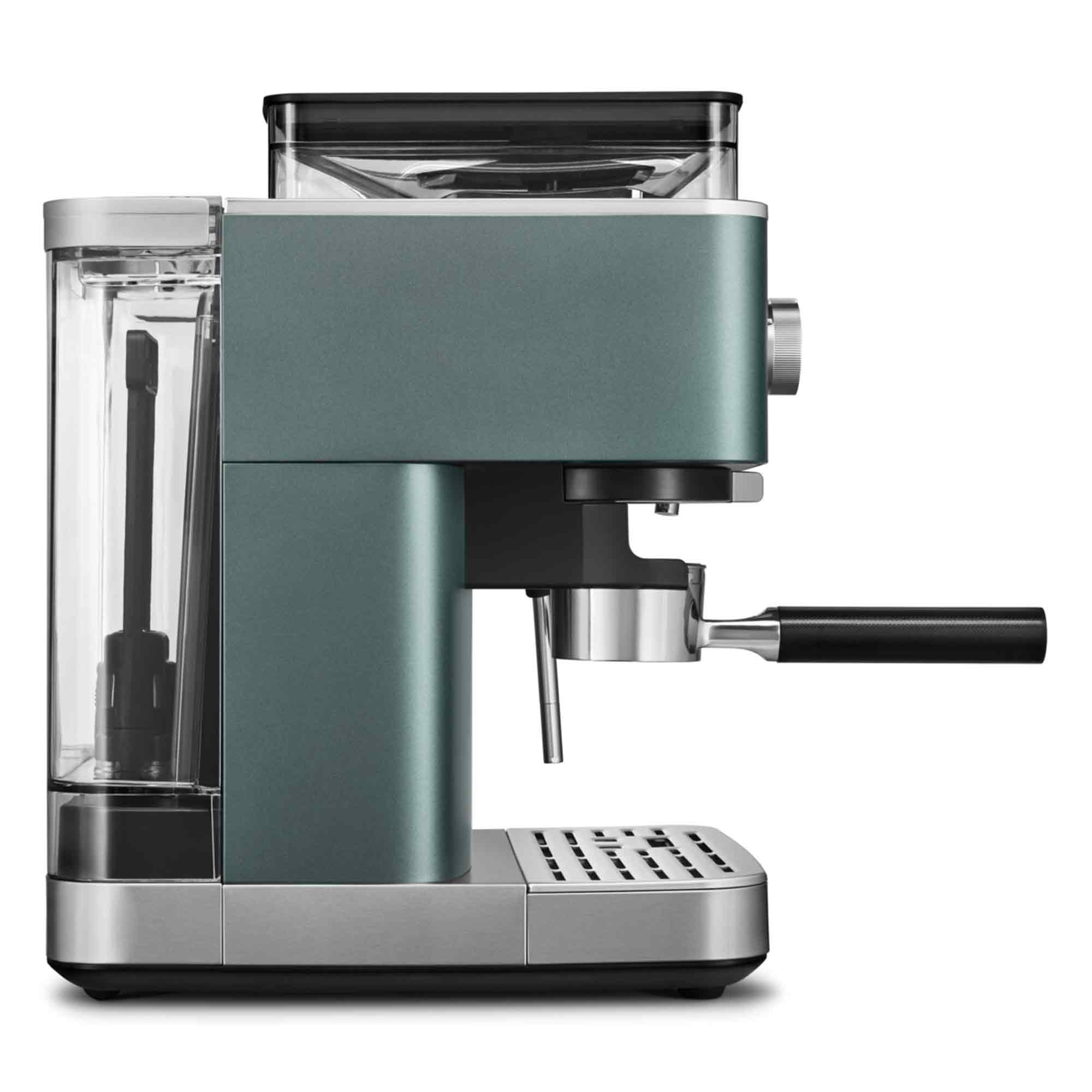 Eine türkisfarbene Espressomaschine. Sie hat einen Wasserbehälter, einen Bohnenbehälter, einen Siebträger und eine Abtropfschale.